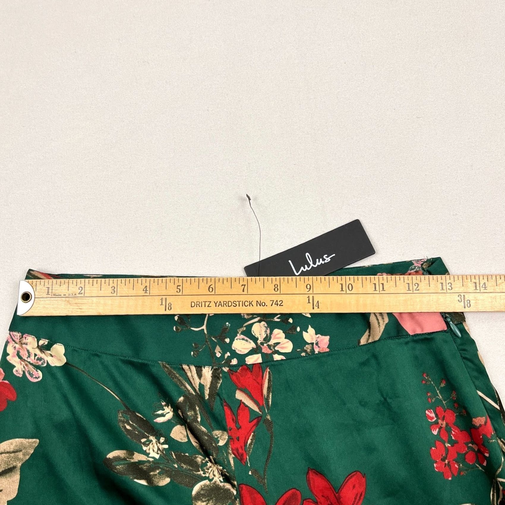 Lulus Lulu's Pants Womens S Wide Leg Satin Green Floral Boho Travel Casual Vacation Wide Leg - Pants Womens S Green Floral Satin Wide Leg Lulus Size 28" / US 6 / IT 42 - 4 Thumbnail