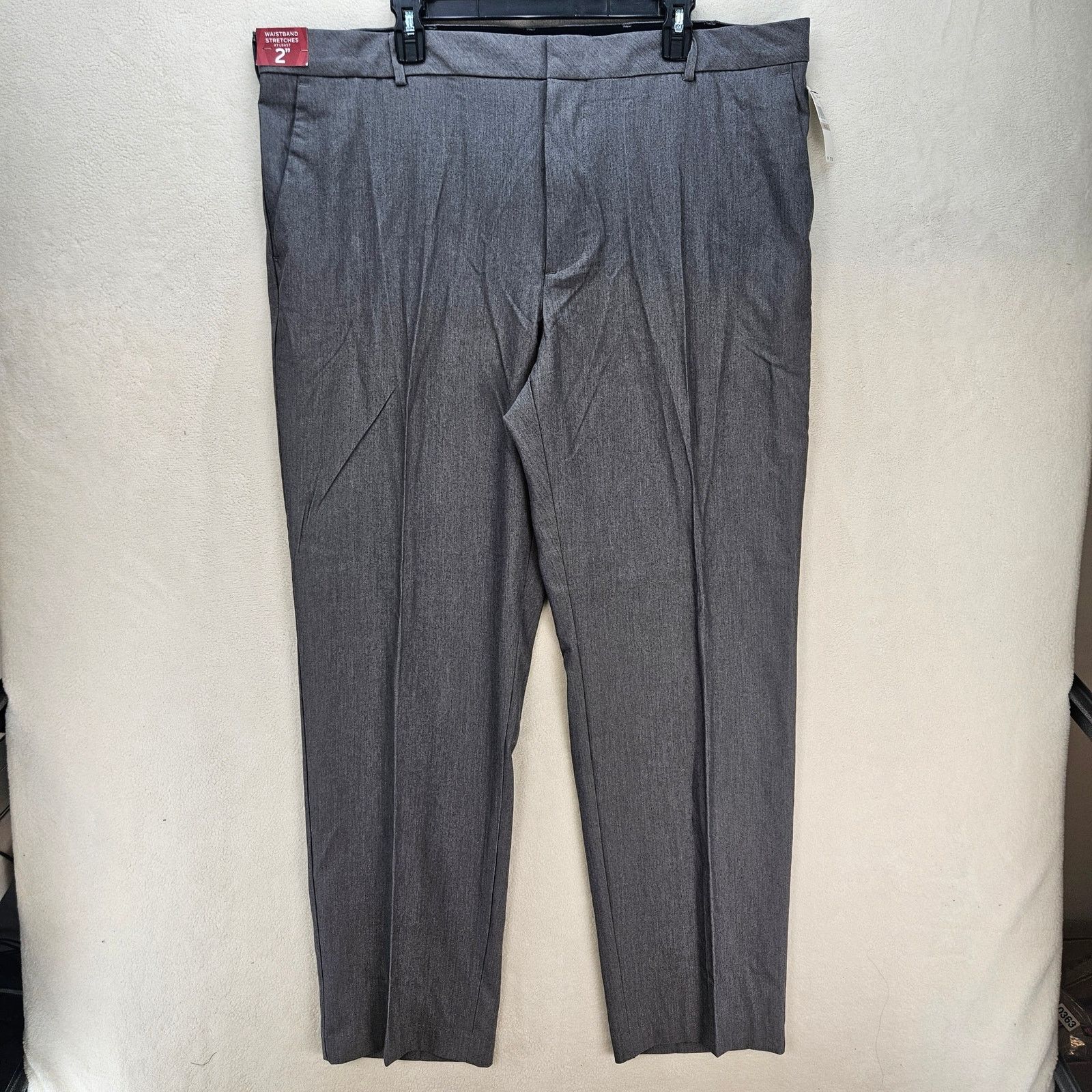 Van Heusen VAN HEUSEN MEN'S 42X32 ULTRA WRINKLE FREE STRAIGHT LEG Size US 42 / EU 58 - 1 Thumbnail