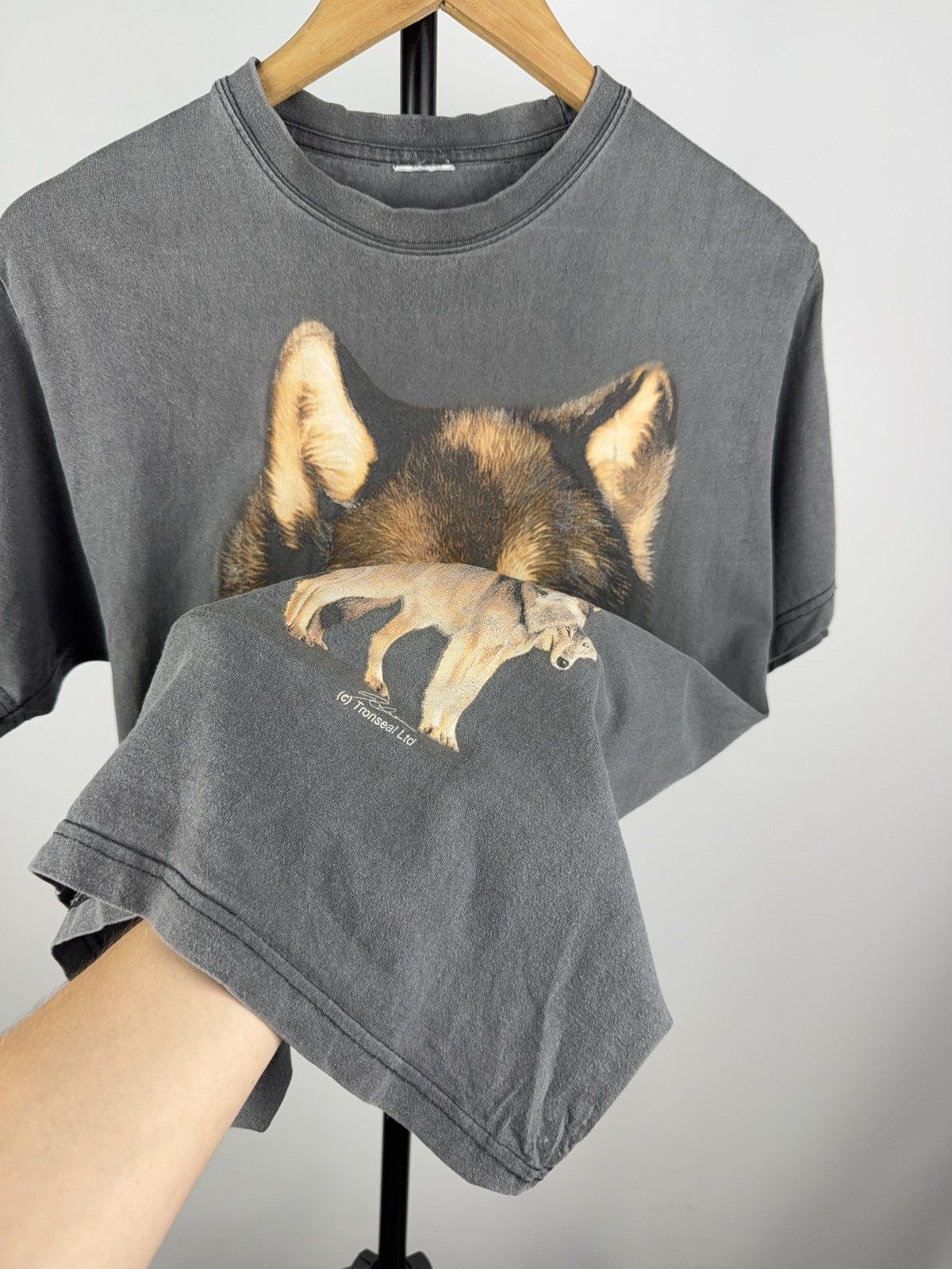Native × Vintage Vintage 90s Wolf Graphic T-Shirt Nature Animal Print Size US S / EU 44-46 / 1 - 6 Thumbnail