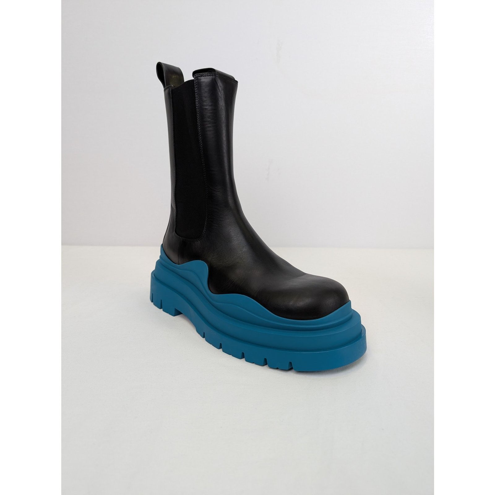 Bottega Veneta o1rshd1 Military Calf Tire Boot Calfskin in Black Size US 11 / EU 44 - 1 Thumbnail