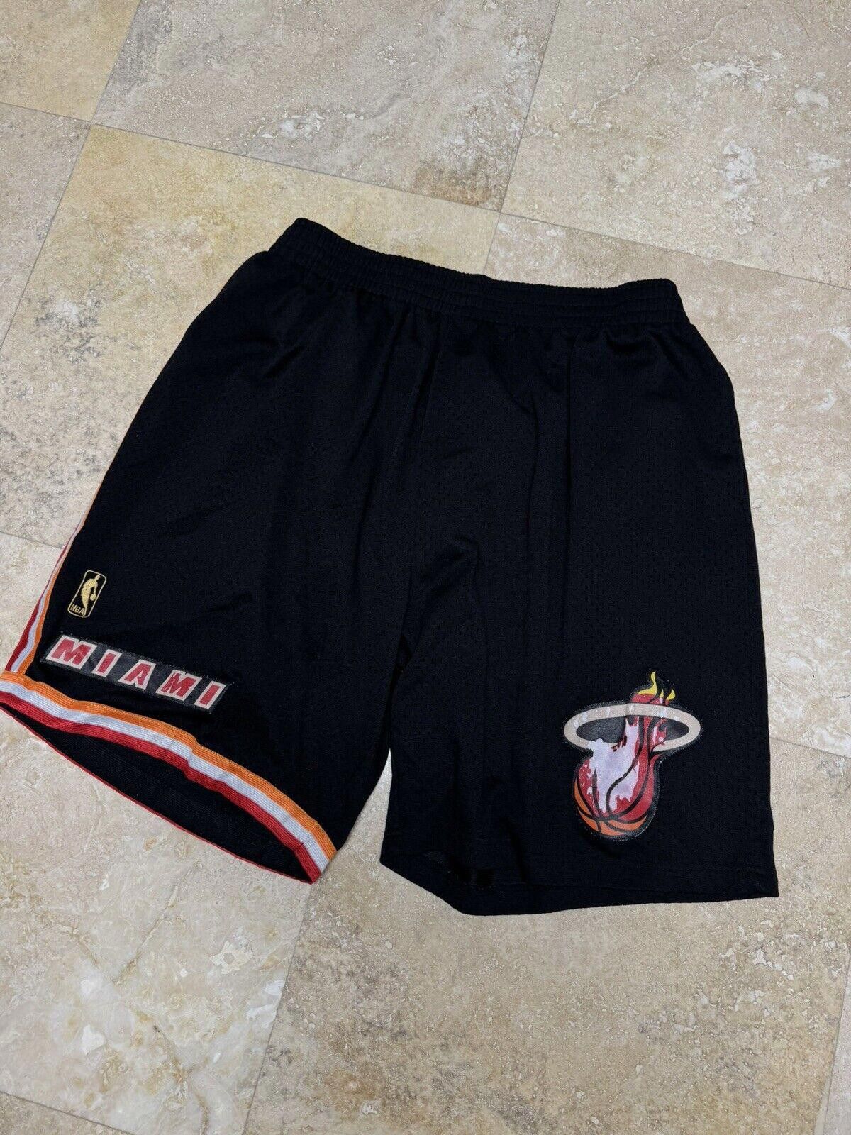 Mitchell & Ness 100% Authentic Mitchell Ness 96 97 Miami Heat Shorts Size US 40 / EU 56 - 3 Thumbnail