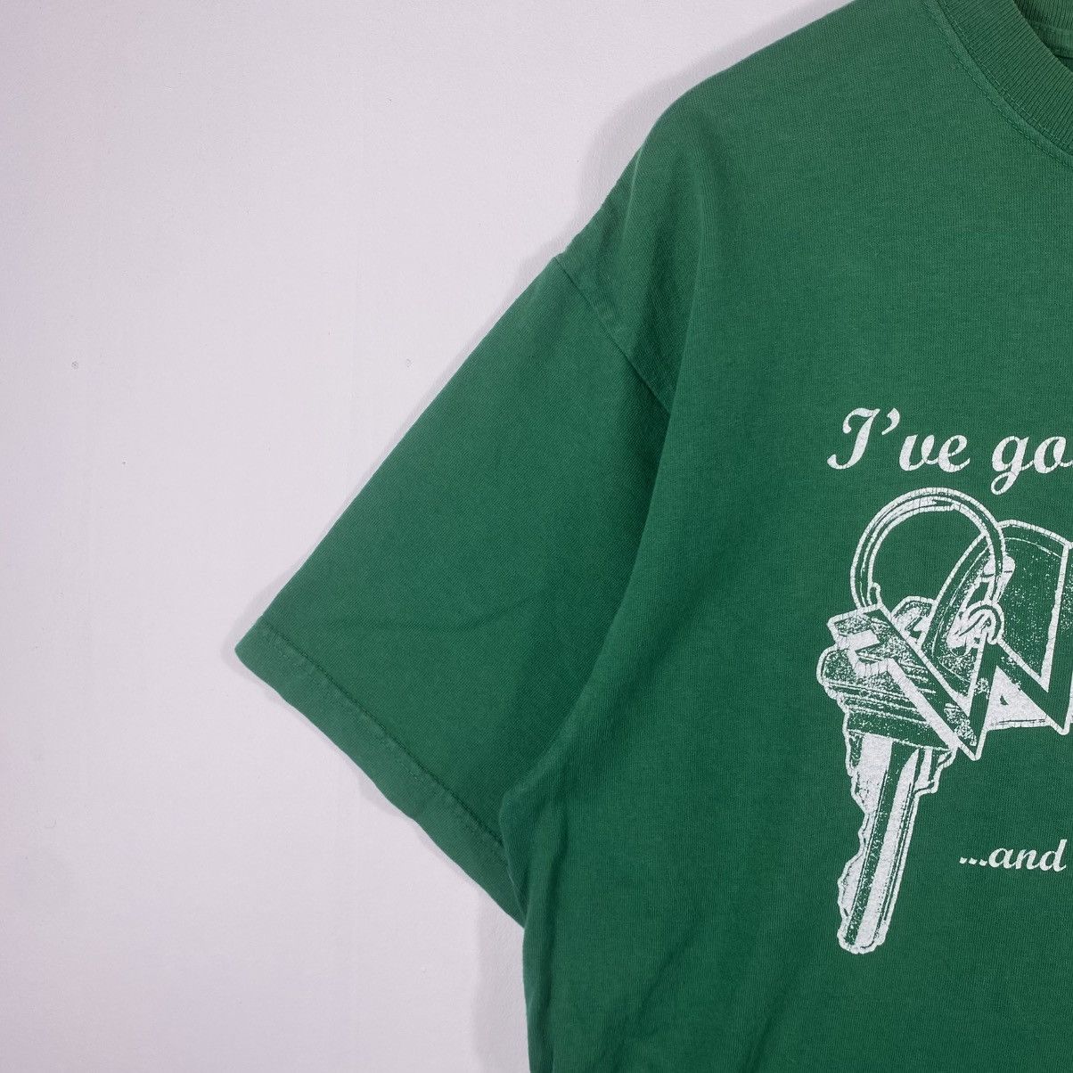 Band Tees Vintage 00's WEEZER Band Tee Shirt Large Size Size US L / EU 52-54 / 3 - 3 Thumbnail