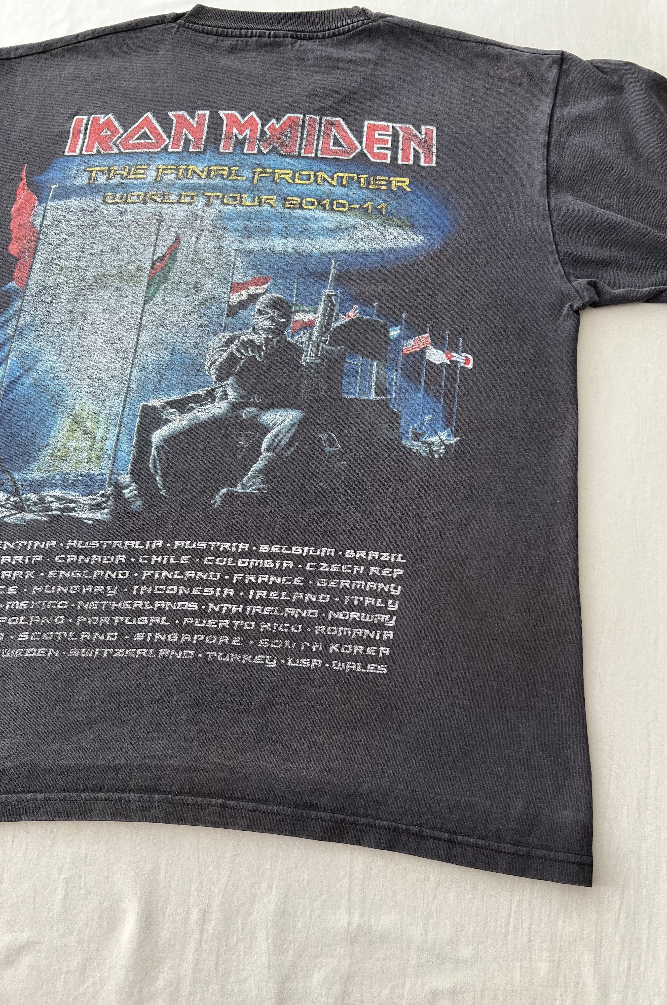 Band Tees Vintage 2010 Iron Maiden The Final Frontier Black T-shirt Size US L / EU 52-54 / 3 - 18 Thumbnail