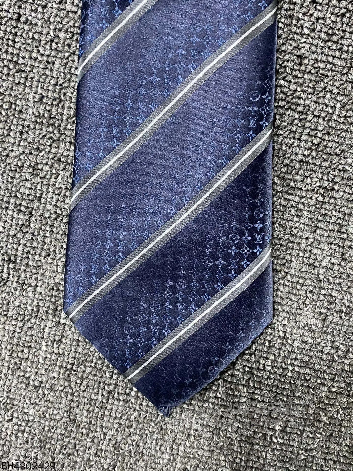 Louis Vuitton Louis Vuitton Gradient Stripe Tie. Size ONE SIZE - 3 Thumbnail