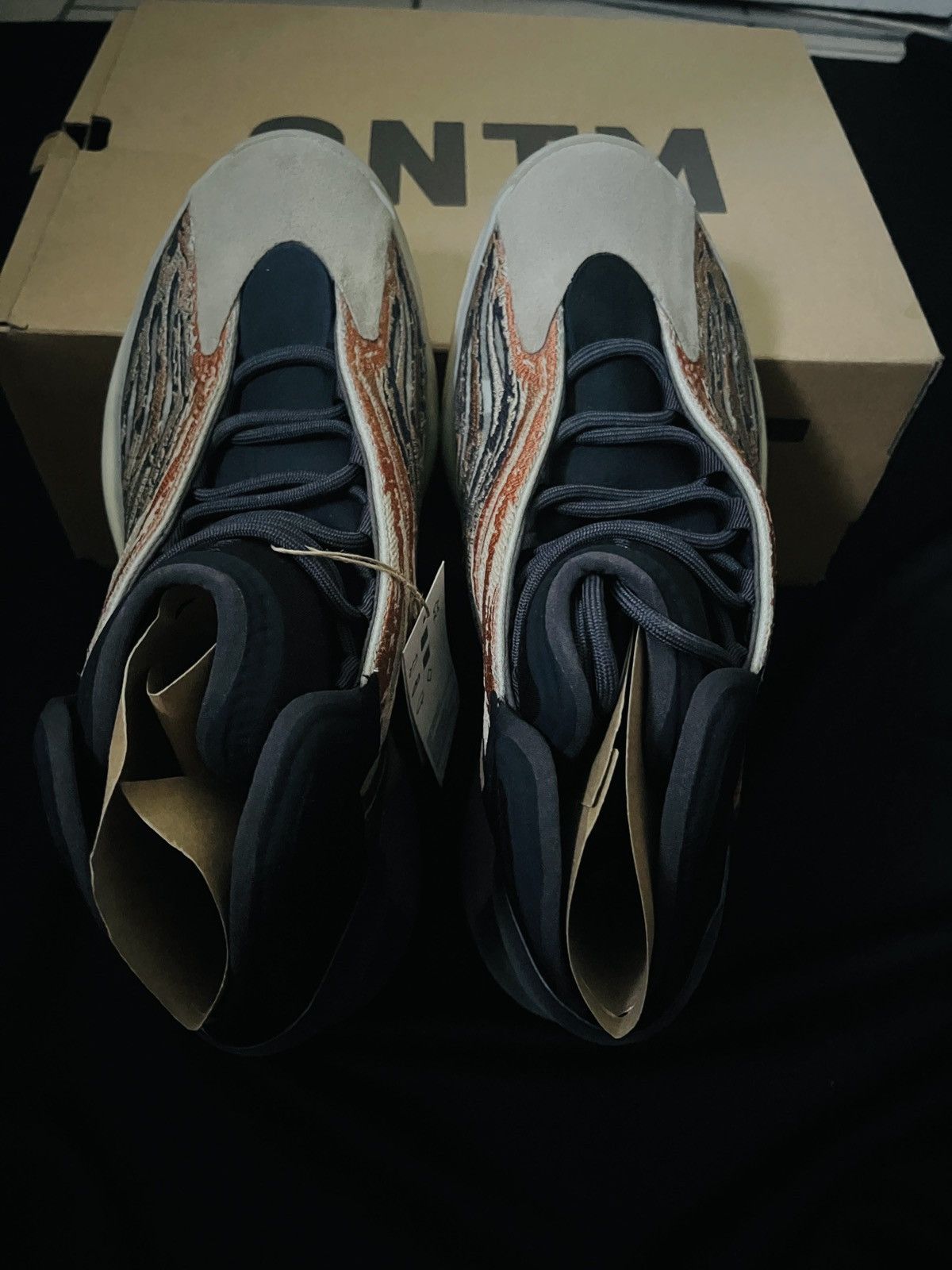 Nike adidas Yeezy QNTM Flash Orange Size US 12 / EU 45 - 2 Thumbnail