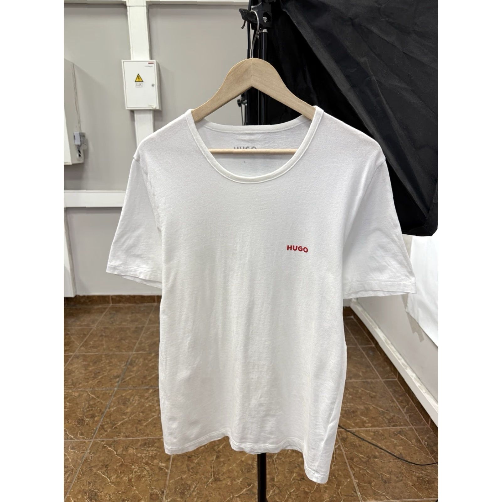 Hugo Boss HUGO BOSS T-Shirt Classic White Mens L Vintage Retro Y2K Luxury Rare Hype M/L Size US L / EU 52-54 / 3 - 2 Thumbnail