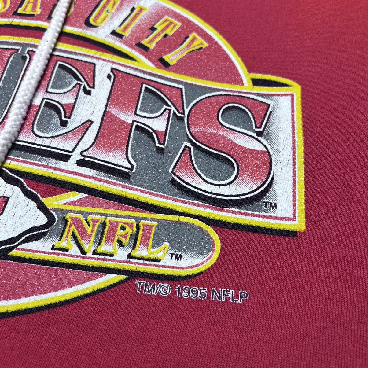 NFL Vtg 1995 NFL Kansas City Chiefs Spell Out 3D Print Hoodie Size US XL / EU 56 / 4 - 2 Thumbnail