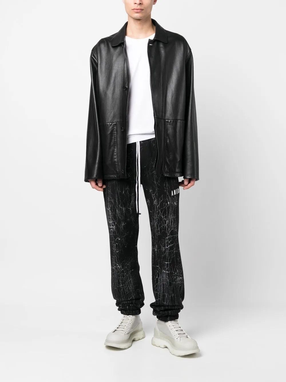 Amiri o1mle0925 Cracked Dye Logo Sweatpants & Joggers in Black Size US 32 / EU 48 - 2 Thumbnail