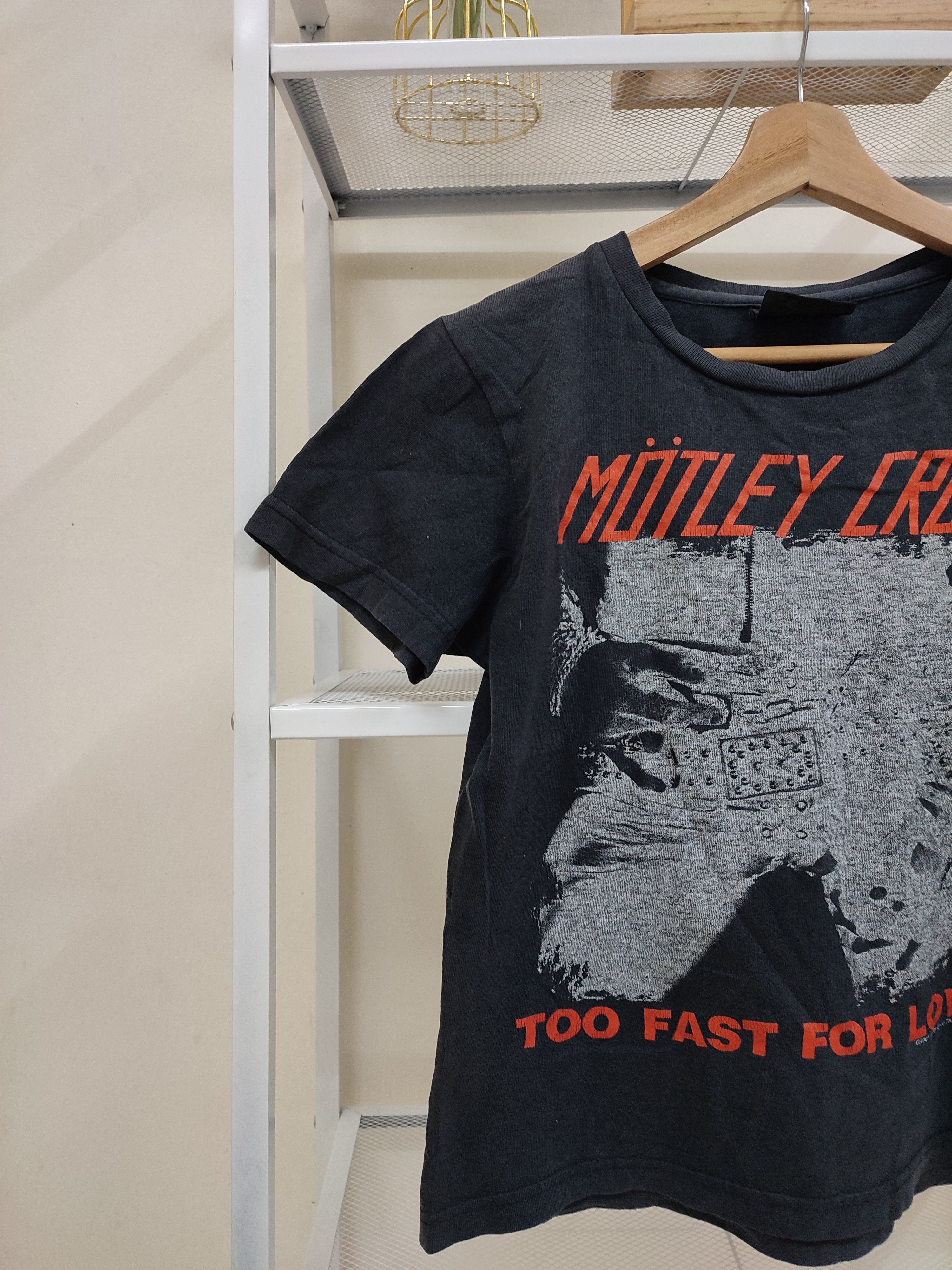 Band Tees 💥Trashed Vintage Y2K Motley Crue 2007 Crop Top Shirt Size US S / EU 44-46 / 1 - 6 Thumbnail