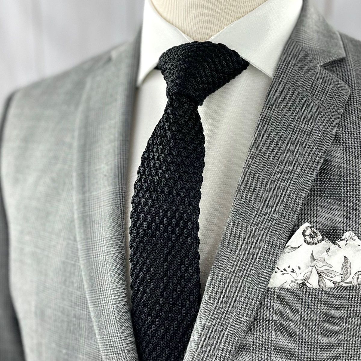 Other Men’s Black Knit Necktie & White Floral Pocket Square Size ONE SIZE - 3 Thumbnail