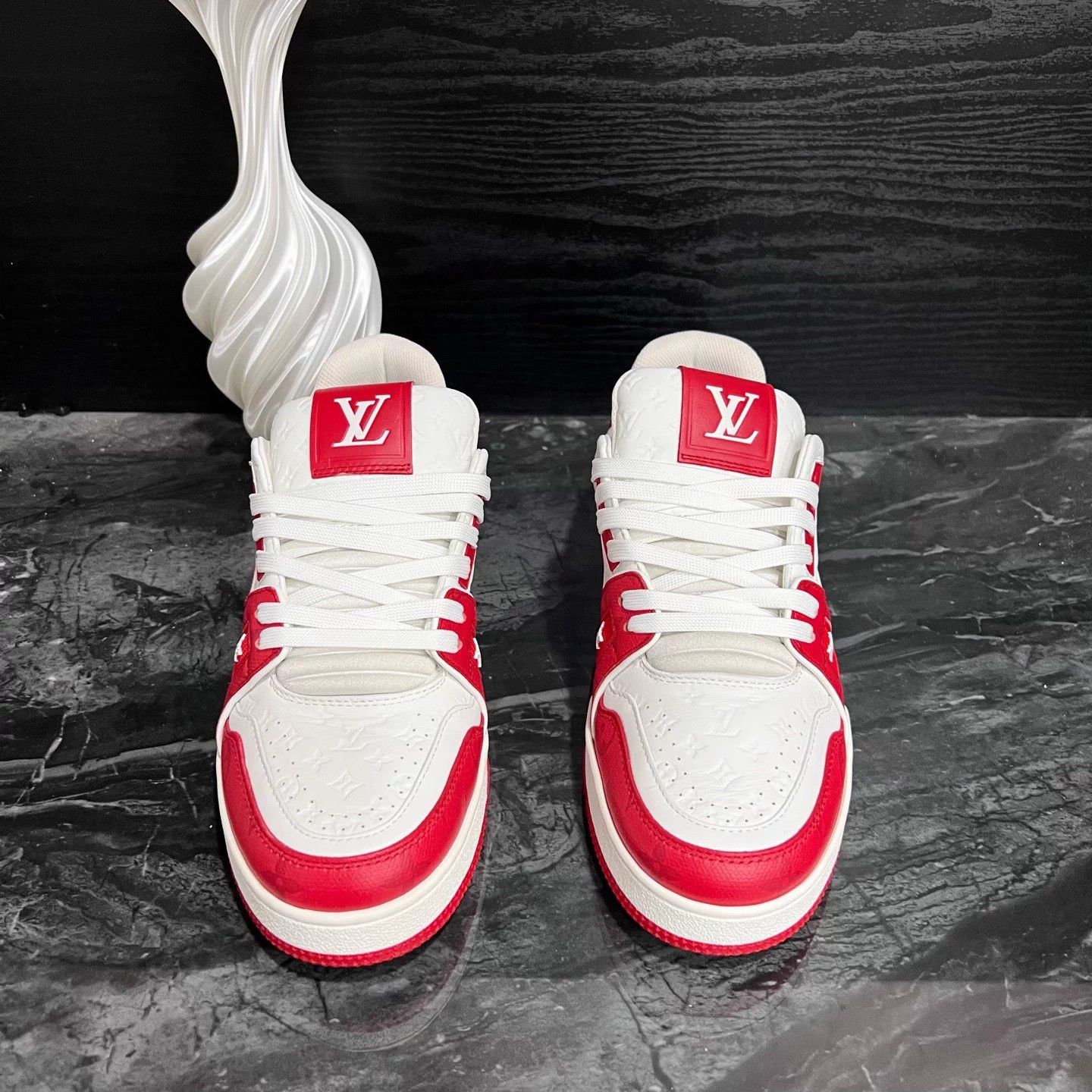 Unknown London LV Trainer 40.5 White Red Embossed Mint Size US 7.5 / EU 40-41 - 2 Thumbnail