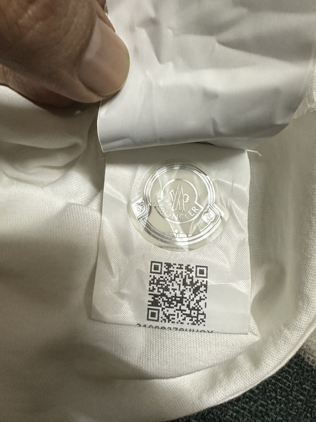 Moncler Moncler hawaii big logos Size US M / EU 48-50 / 2 - 6 Thumbnail