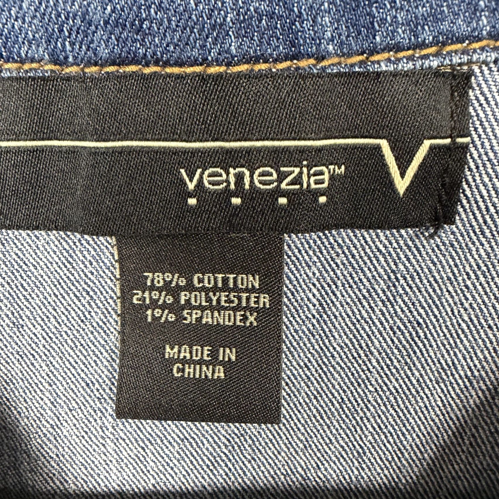 Denime VTG Venezia Trucker Jacket Womens 16 Plus Size Blue Denim Classic Normcore VTG Venezia Trucker Jacket Womens 16 Plus Size Blue Denim Classic Normcore Size XXL / US 16-18 / IT 52-54 - 5 Thumbnail