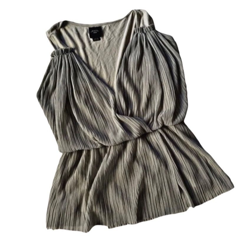 Anthropologie Deletta Anthropologie Sage Green Peplum Top M Size M / US 6-8 / IT 42-44 - 1 Thumbnail