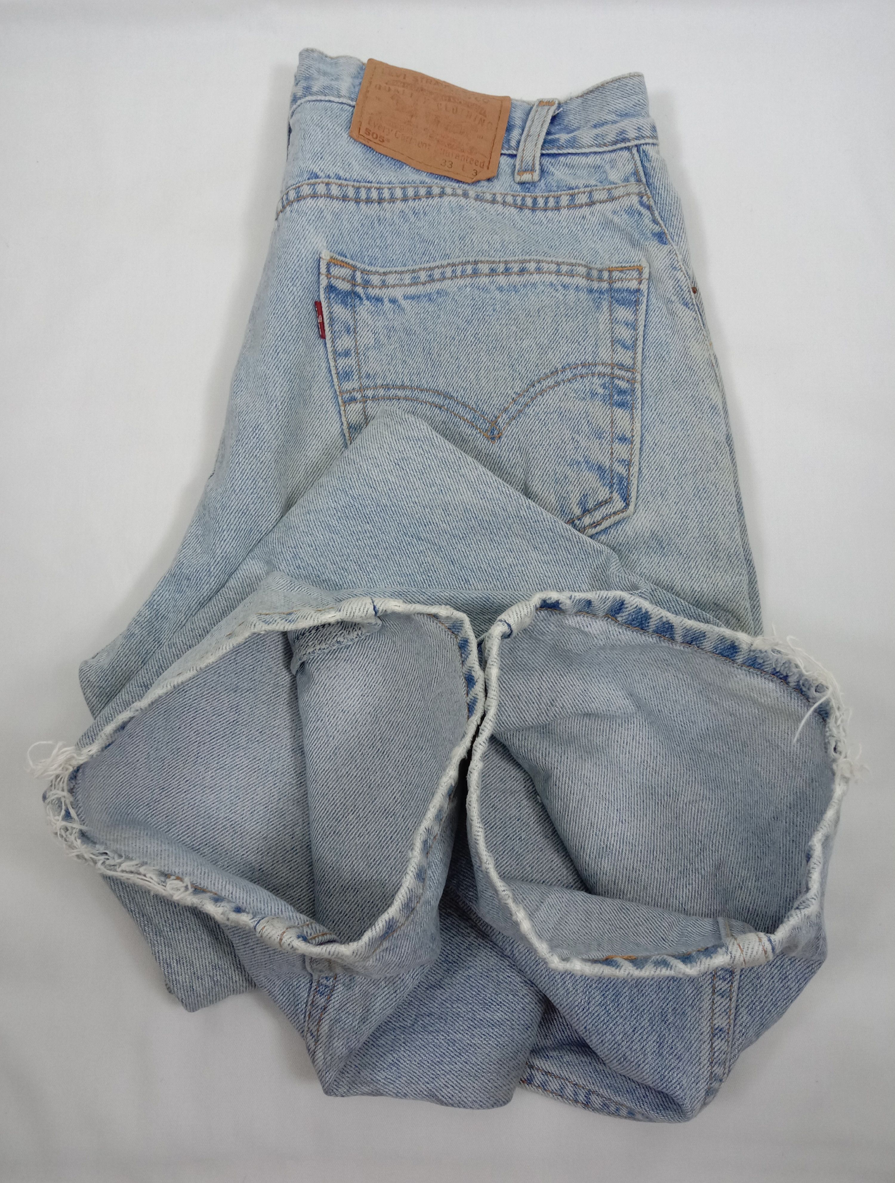 Levi's Vintage Levi’s 505 Ripped Jeans Regular Fit Light Wash Denim Size US 33 - 14 Thumbnail