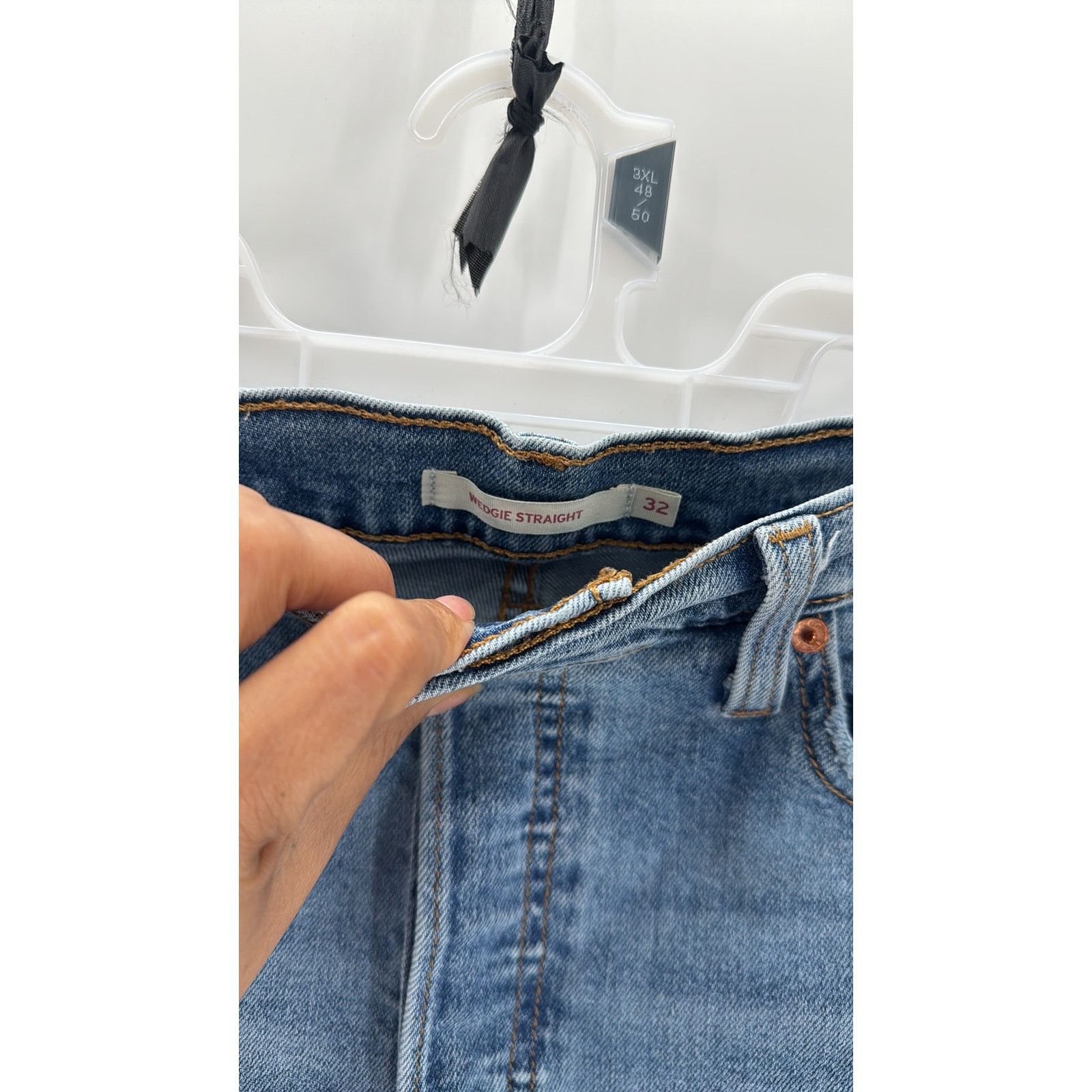 Levi's Levi’s wedgie straight raw hem distressed jeans size 32 Size 32" / US 10 / IT 46 - 5 Thumbnail