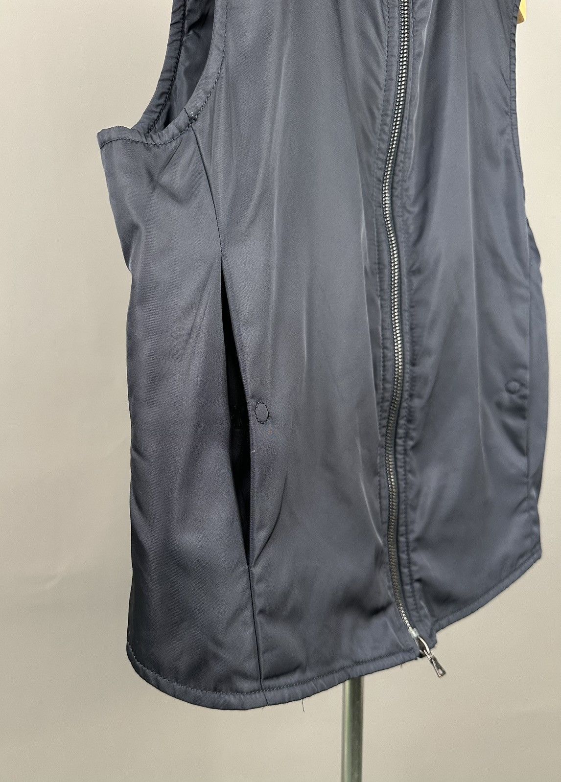 Prada Prada - Collared Nylon Technical Vest - Faux Sherling Collar Size M / US 6-8 / IT 42-44 - 6 Thumbnail