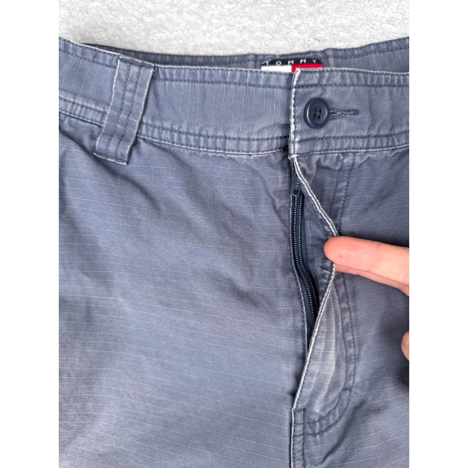 Tommy Hilfiger VINTAGE Tommy Hilfiger Cargo Shorts Men 31 Blue Cotton Rip-Stop 10 Inseam Casual Workwear 90s? Size US 31 - 6 Thumbnail