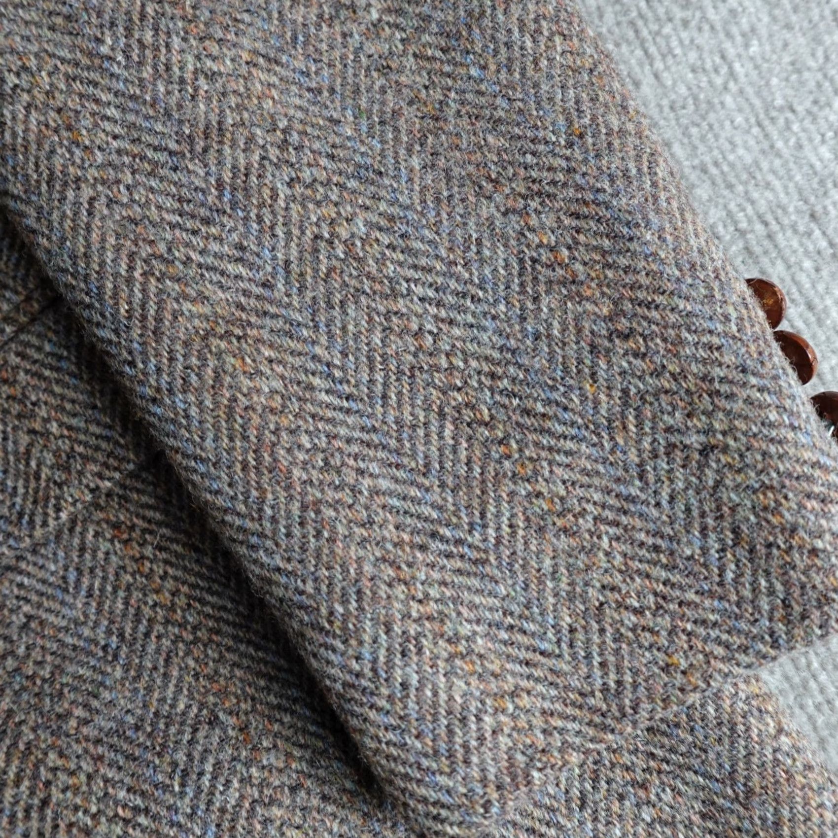 Harris Tweed VINTAGE Harris Tweed Sport Coat 42R Beige Herringbone Tweed Two-Button Blazer Mens Size 42R - 2 Thumbnail