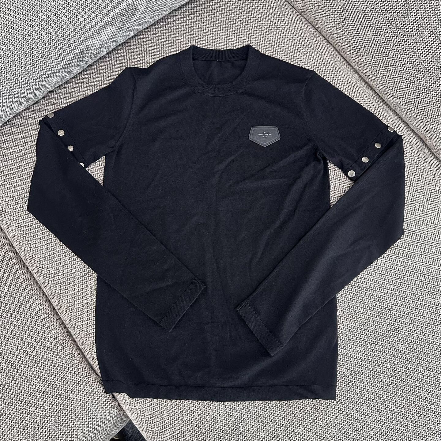 Louis Vuitton Louis Vuitton Knit Wool Black Sweater s Men Size US S / EU 44-46 / 1 - 1 Thumbnail