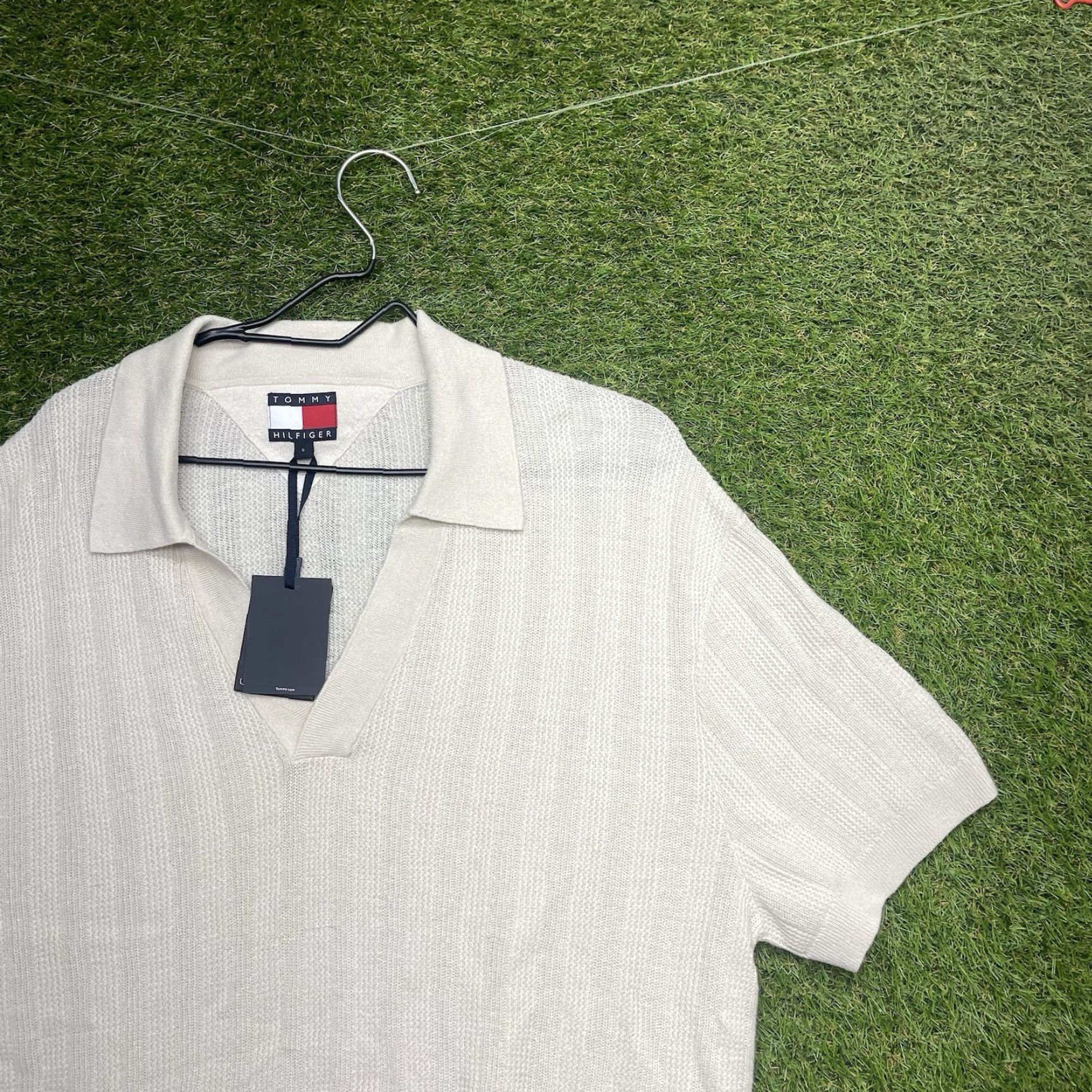 Tommy Hilfiger VINTAGE Tommy Hilfiger Jumper Shirt Mens Small V-Neck Beige Pullover Classic Knit Short Sleeve Preppy NWT Size US S / EU 44-46 / 1 - 2 Thumbnail