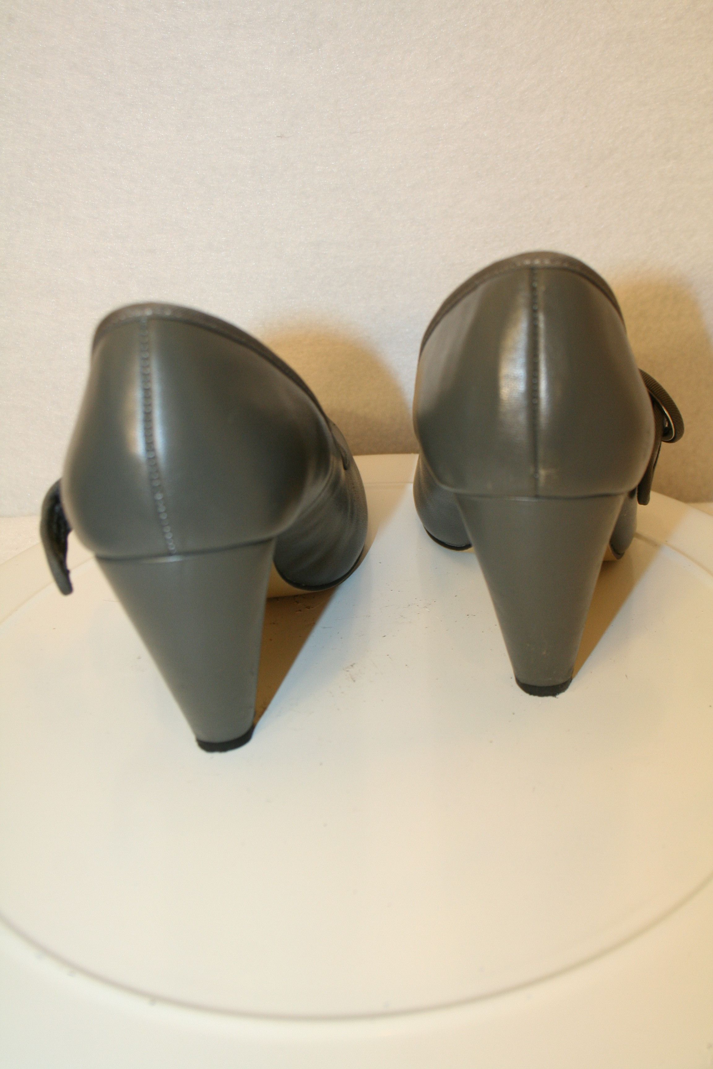 Seychelles Seychelles Grey Leather Don't Waste My Time Round Toe Pumps Size US 7.5 / IT 37.5 - 3 Thumbnail