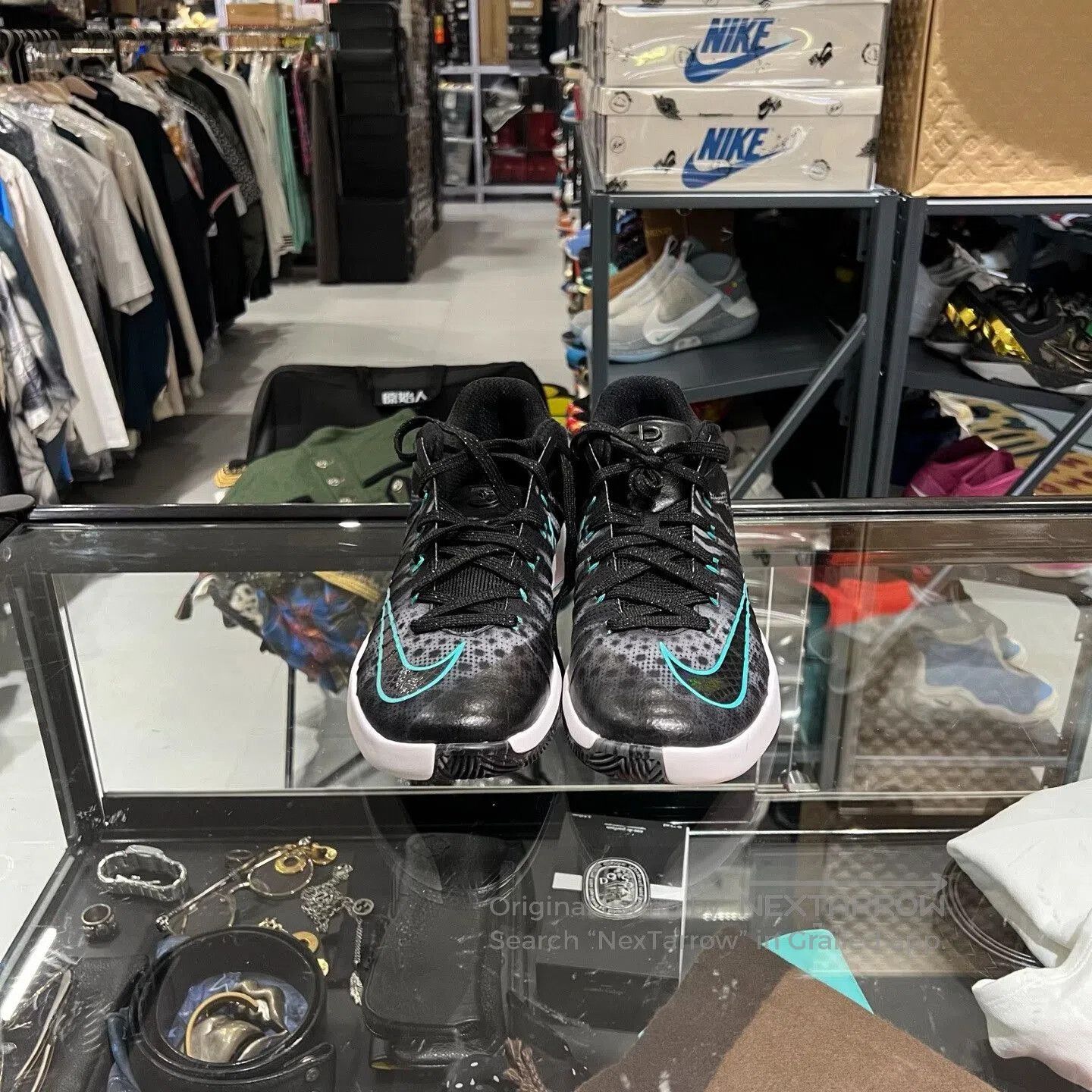 Nike Nike Hyperdunk 2015 Low. Size US 10 / EU 43 - 2 Thumbnail