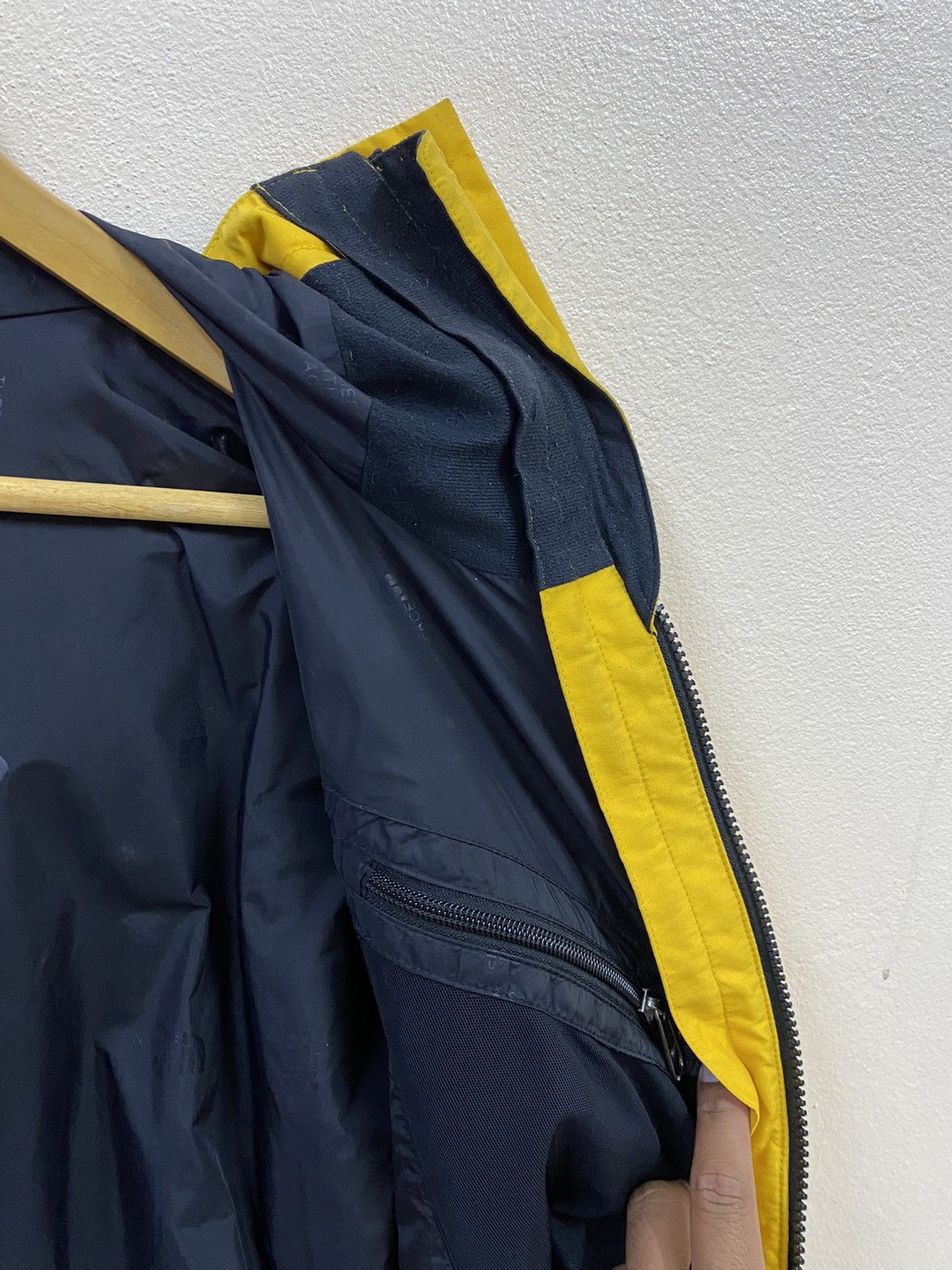 The North Face The North Face Goretex Outwear Yellow Size US L / EU 52-54 / 3 - 13 Thumbnail