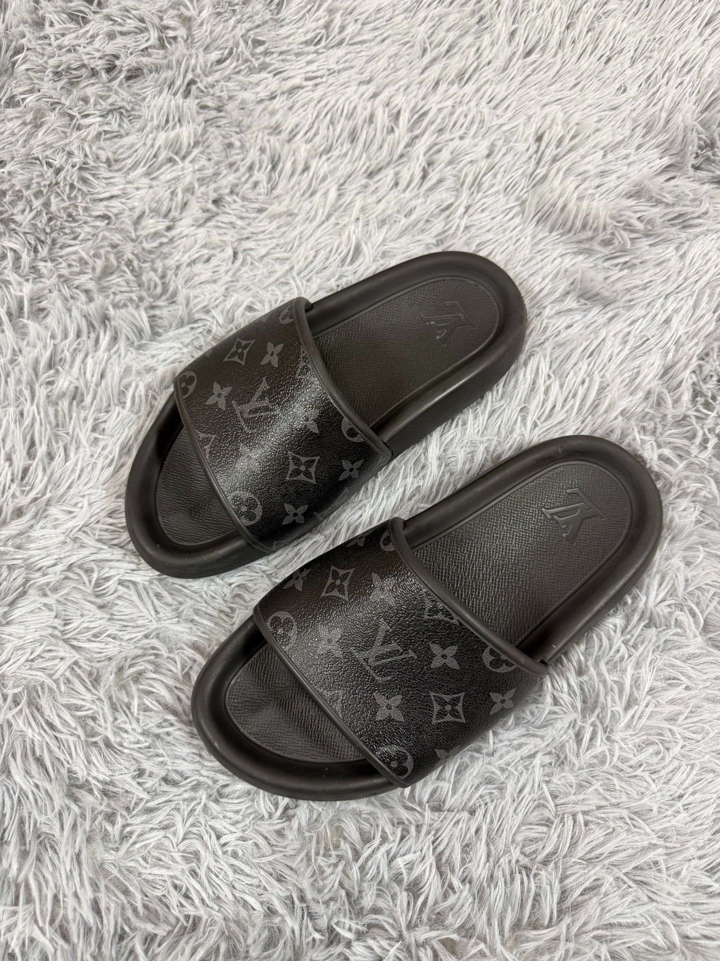 Louis Vuitton Louis Vuitton Black Sandals 40 Men Size US 7.5 / EU 40-41 - 1 Thumbnail