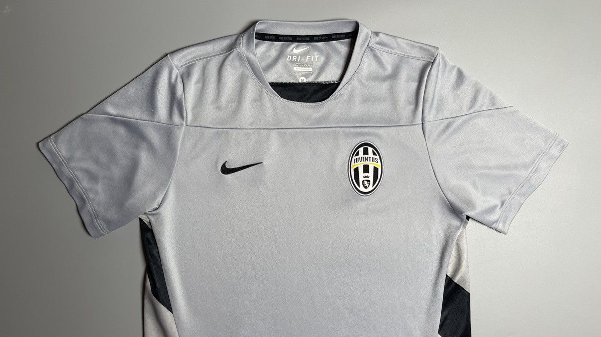 Nike × Vintage JUVENTUS NIKE 2013/2014 FOOTBALL SOCCER TRAINING JERSEY Size US M / EU 48-50 / 2 - 2 Thumbnail