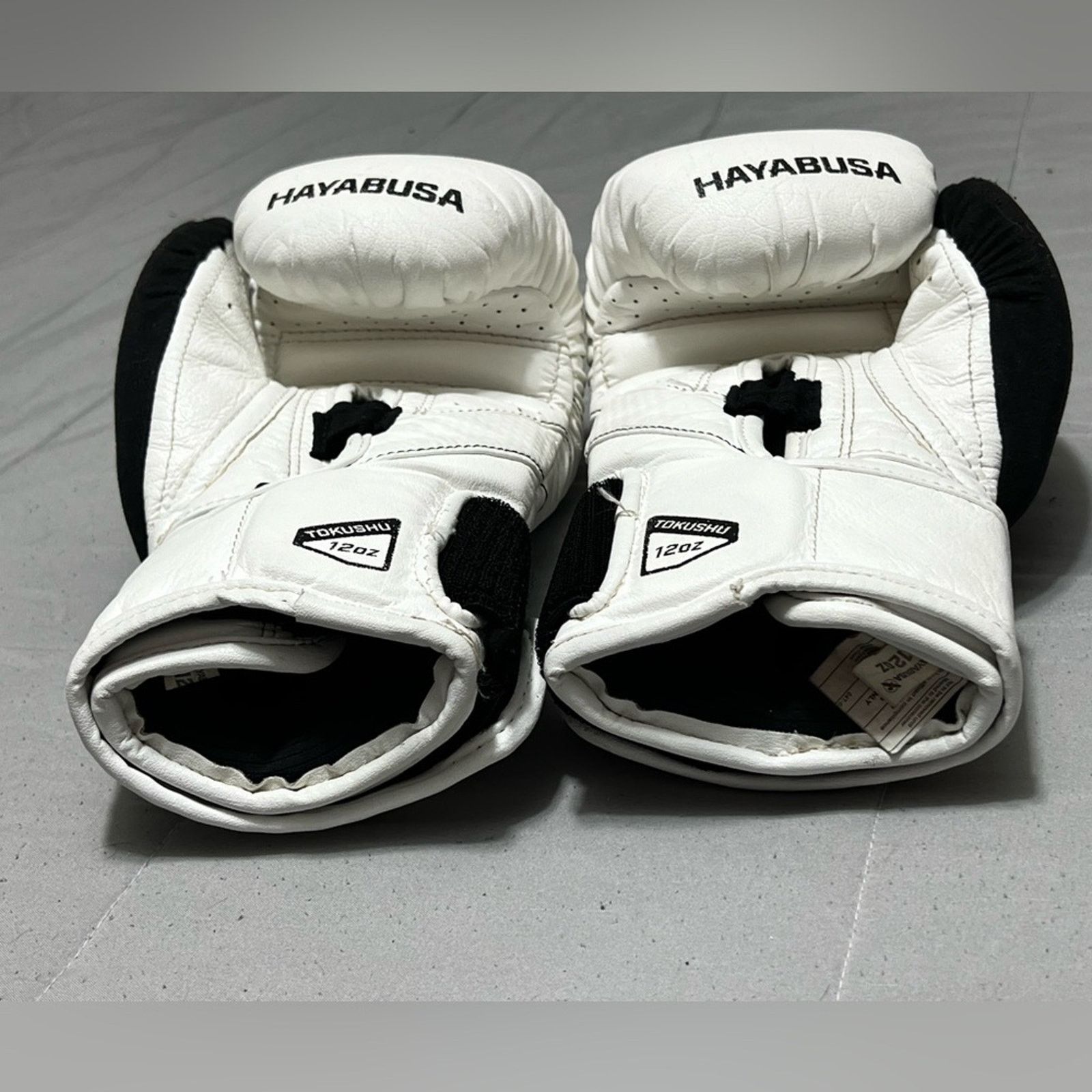 Other Hayabusa Tokushu 12oz Boxing MMA Gloves White Black Leather Size ONE SIZE - 4 Thumbnail