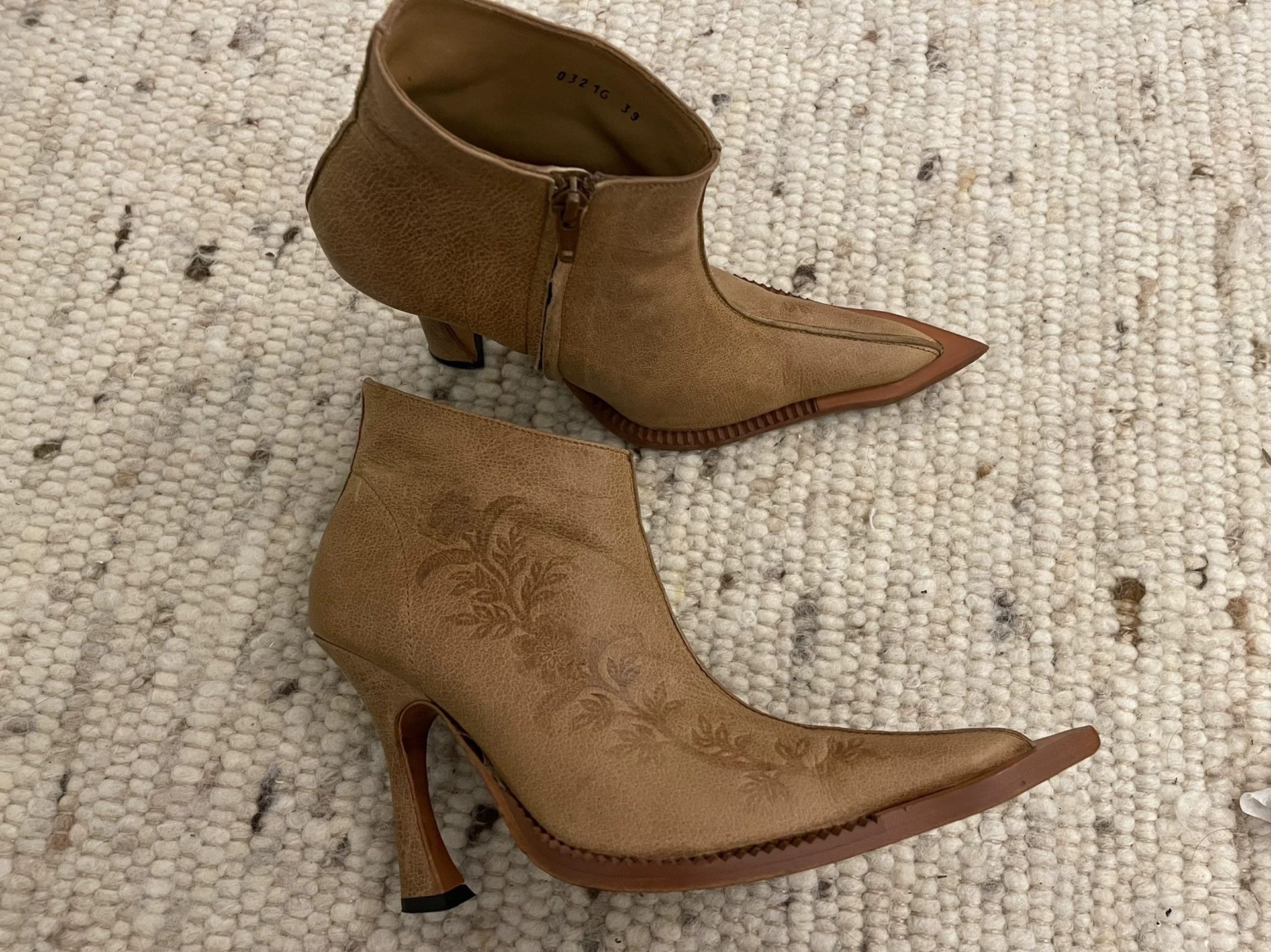 KNWLS KNWLS Carved Pointed Toe Ankle Boot 39 (worn once) Size US 8.5 / IT 38.5 - 3 Thumbnail