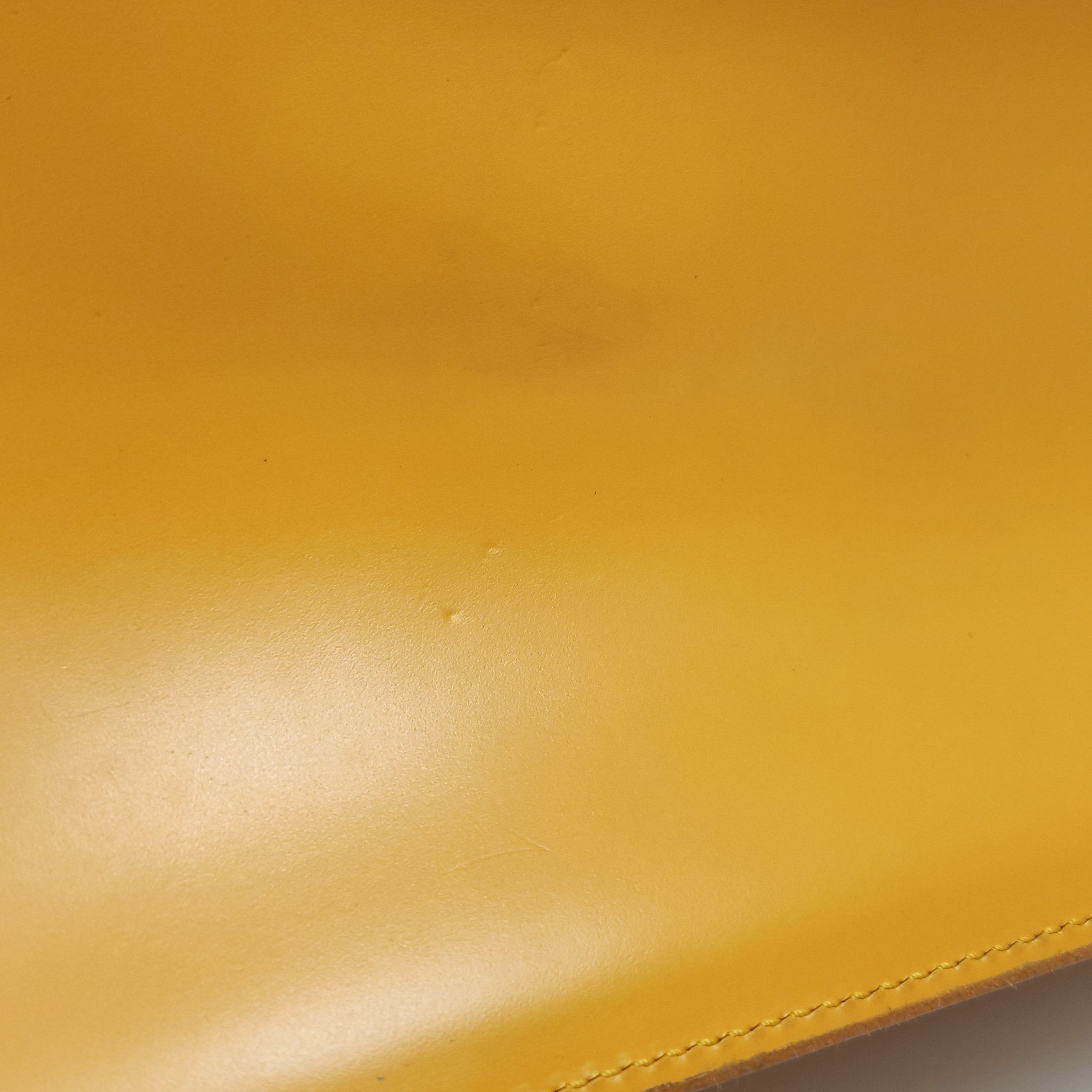 Louis Vuitton Louis Vuitton (LV) Sac Triangle Medium Cowhide Solid Color Size ONE SIZE - 7 Thumbnail