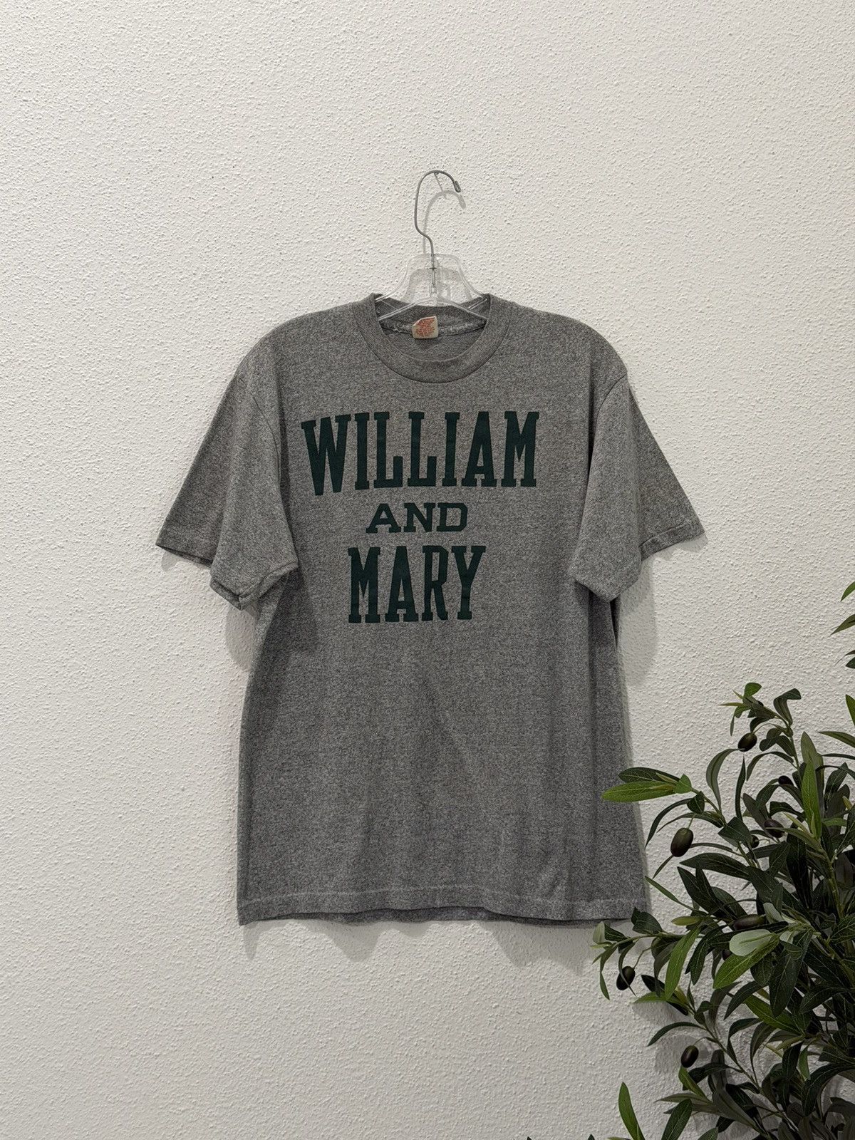 Vintage Vintage 70s William and Mary University Tshirt Paper Thin xL Size US XL / EU 56 / 4 - 1 Thumbnail