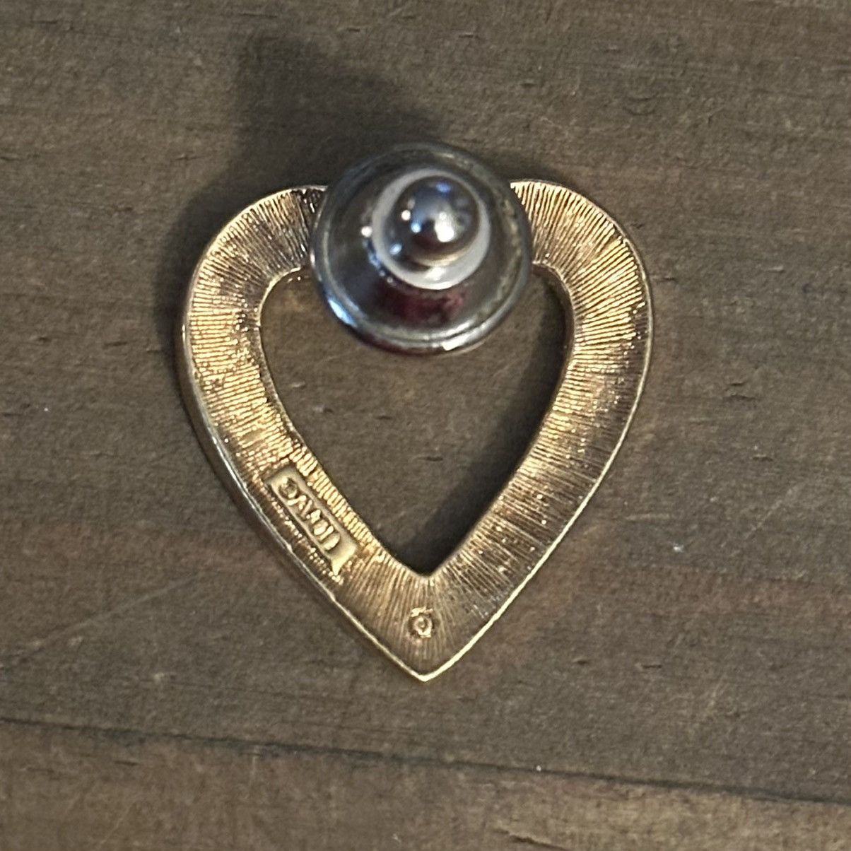 Other × Vintage Vintage Avon gold tone red rhinestone open heart tac pin Size ONE SIZE - 4 Thumbnail