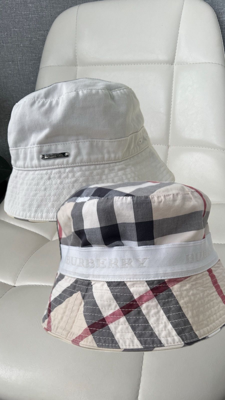 Burberry Reversible Bucket Hat Nova Check & White Logo Plate