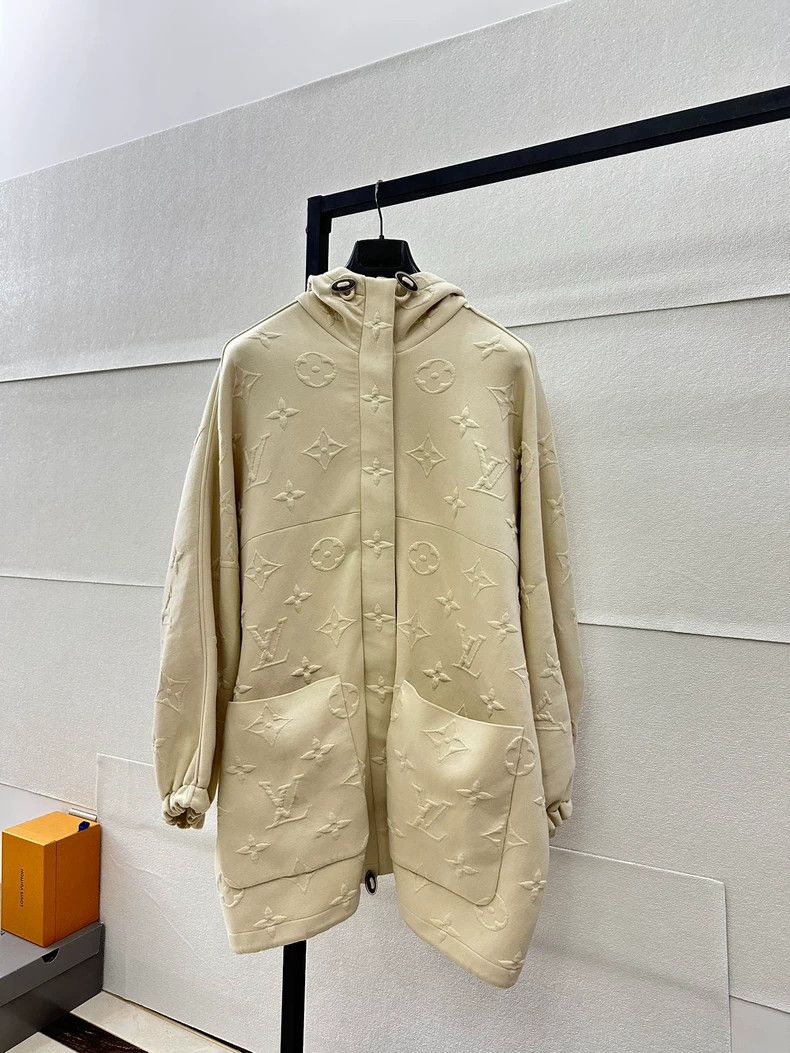 Louis Vuitton louis vuitton embossed hooded coat in beige-dmc Size US L / EU 52-54 / 3 - 1 Thumbnail