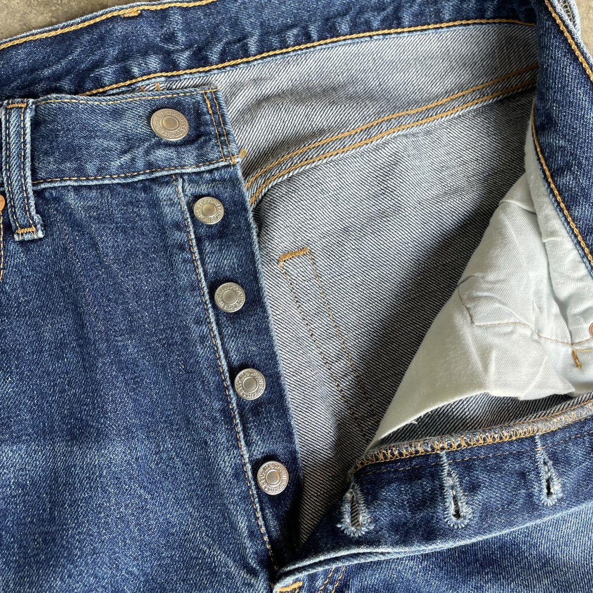 Levi's Vintage Clothing 🔥Vintage Levis 501 Stoned Washed Ripped Distress Denim Jeans Size US 33 - 13 Thumbnail