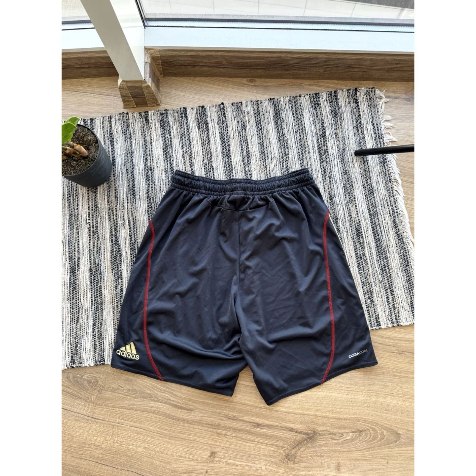 Adidas LIVERPOOL ADIDAS 2009/2010 FOOTBALL SOCCER AWAY SHORTS Men L Gray 90s Classic USA Jersey Football Sports Polyester Size US 33 - 4 Thumbnail