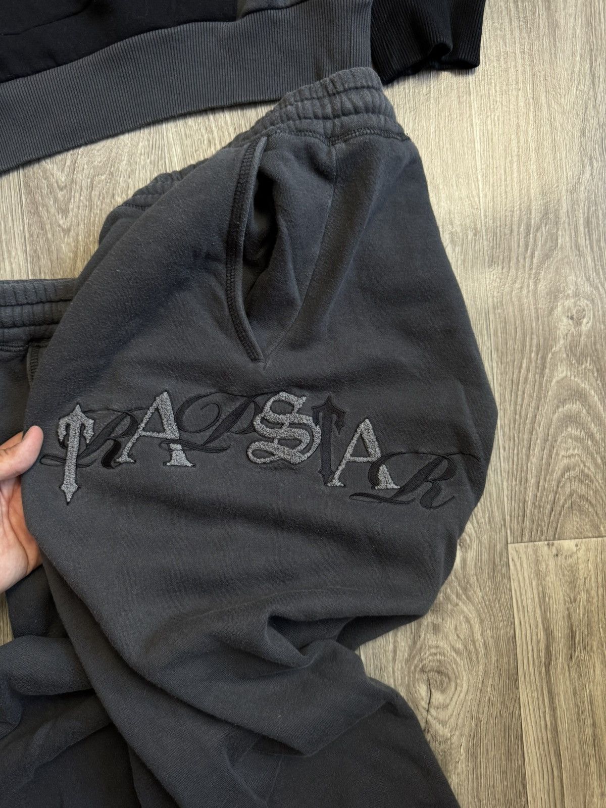Trapstar London ! Authentic TrapStar Script Men’s Tracksuit XXL Size Size US XXL / EU 58 / 5 - 2 Thumbnail