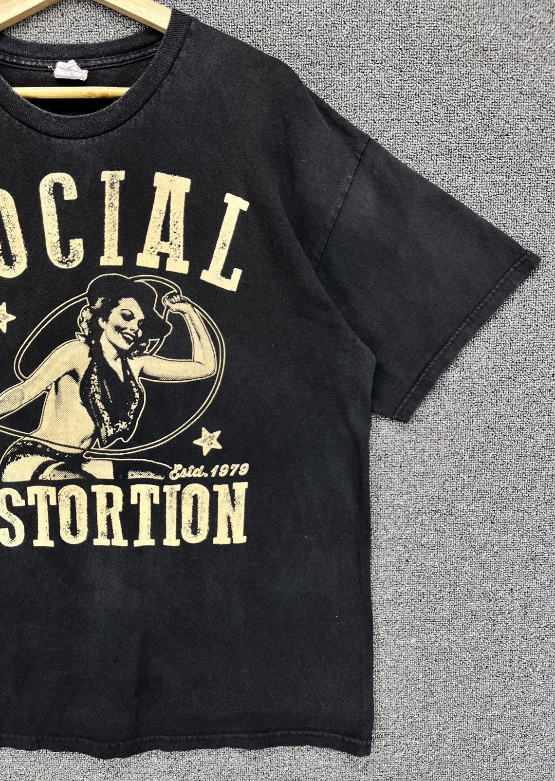 Band Tees Vintage Y2k Social Distortion Punk Rock Band Tees T Shirts Size US XL / EU 56 / 4 - 4 Thumbnail