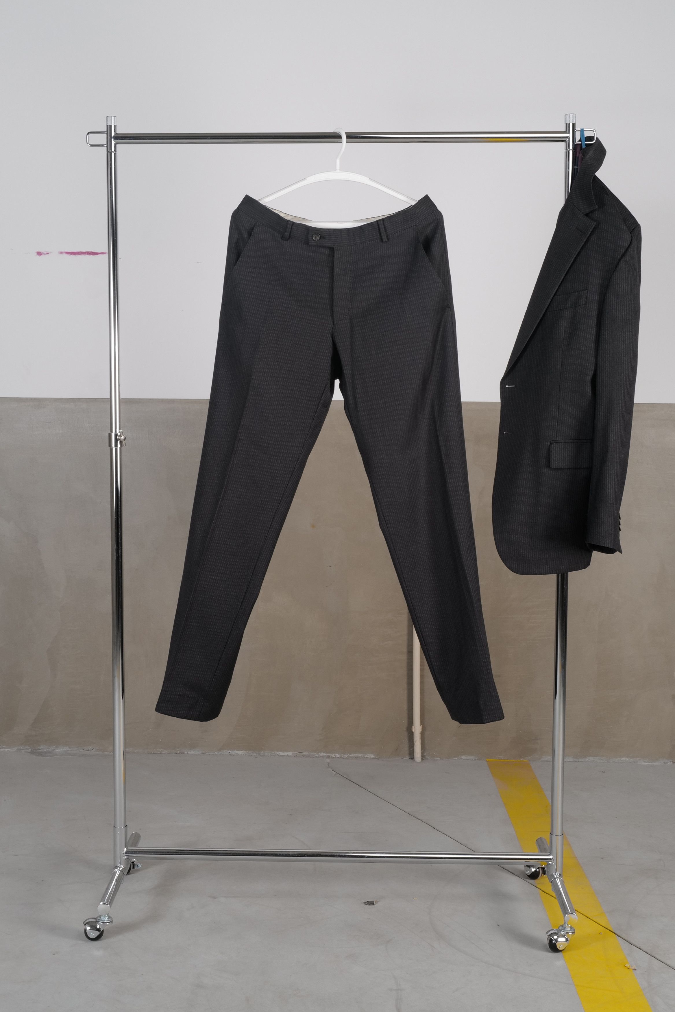 Tommy Hilfiger Tommy Hilfiger Tailored virgin wool suit by Kevin Brooks Size 48R - 3 Thumbnail