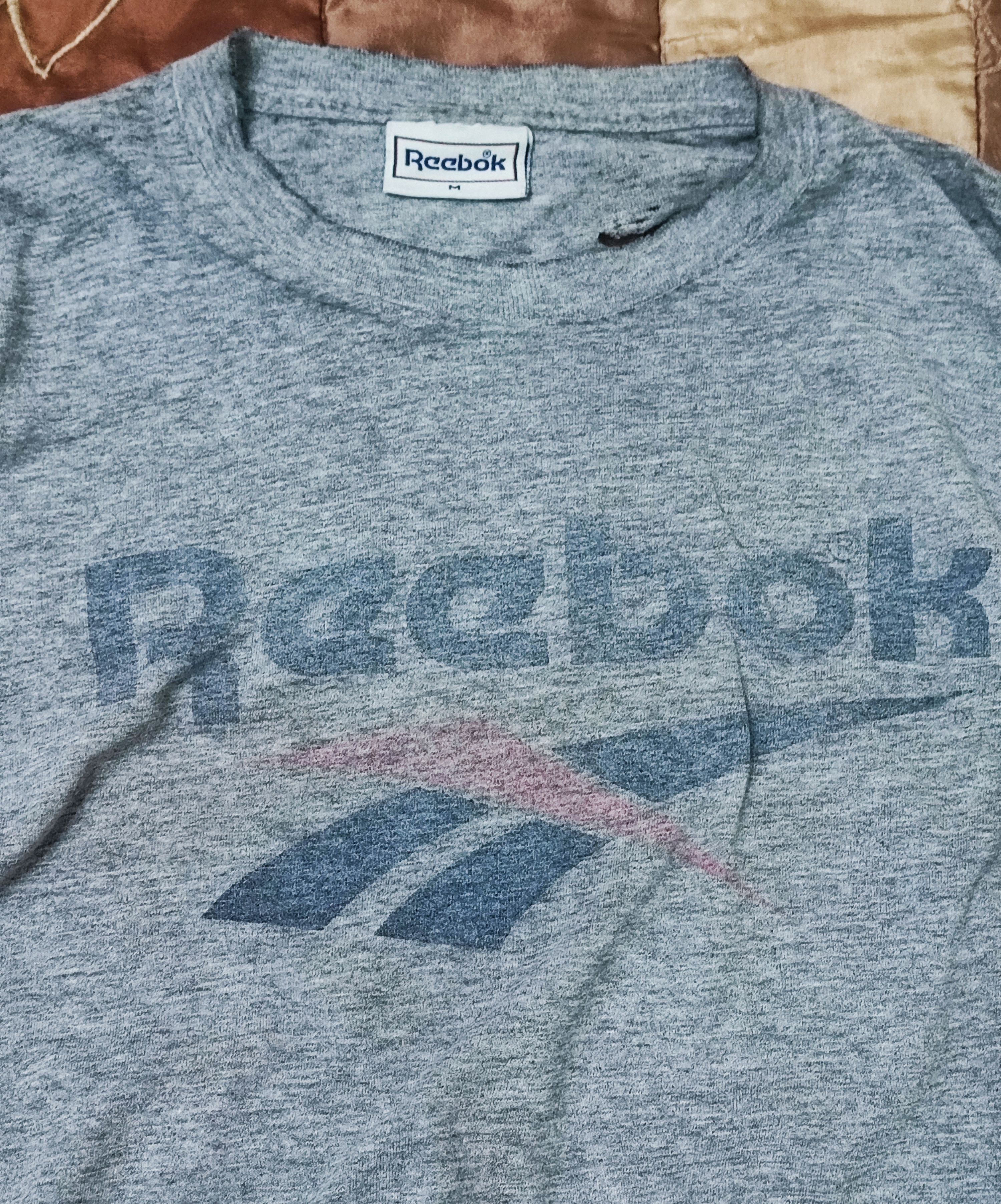 Vintage Vintage Thrashed Distressed Reebok Big Logo T-Shirt Size US M / EU 48-50 / 2 - 7 Thumbnail
