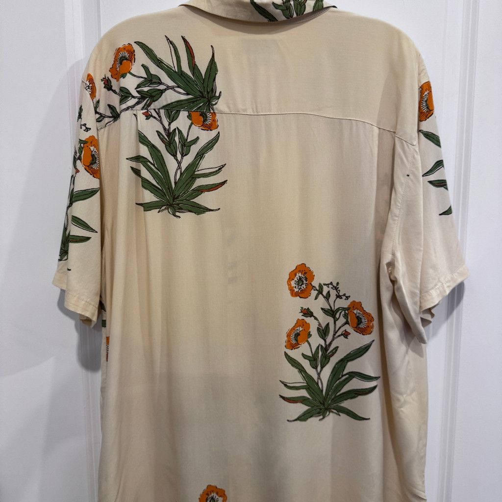 Urban Outfitters Urban Outfitters Men’s Floral short sleeve buttonfront Size US L / EU 52-54 / 3 - 3 Thumbnail