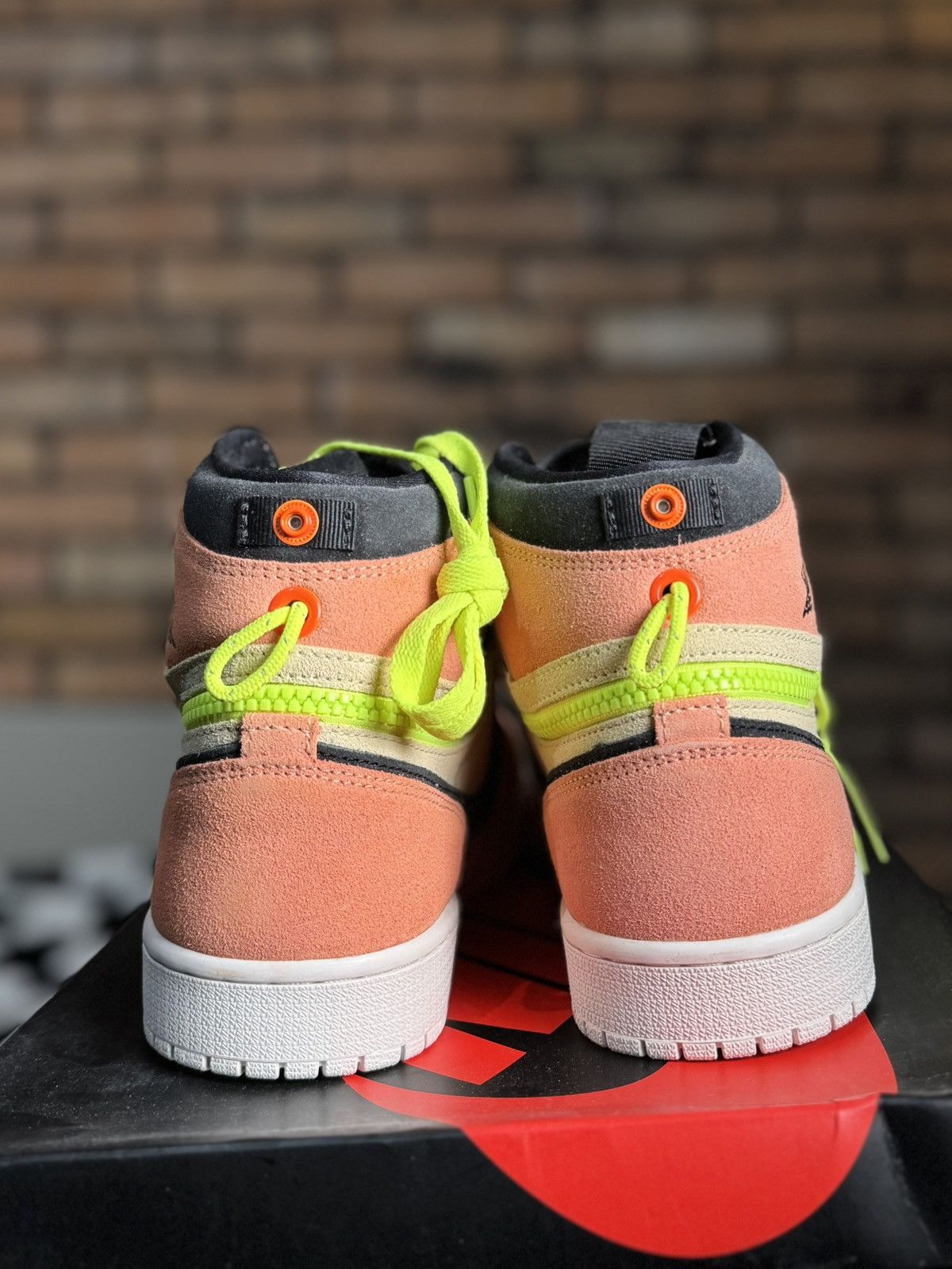 Jordan Brand NEW JORDAN 1 SWITCH APRICOT LEMON DROP 9.5US Size US 9.5 / EU 42-43 - 5 Thumbnail