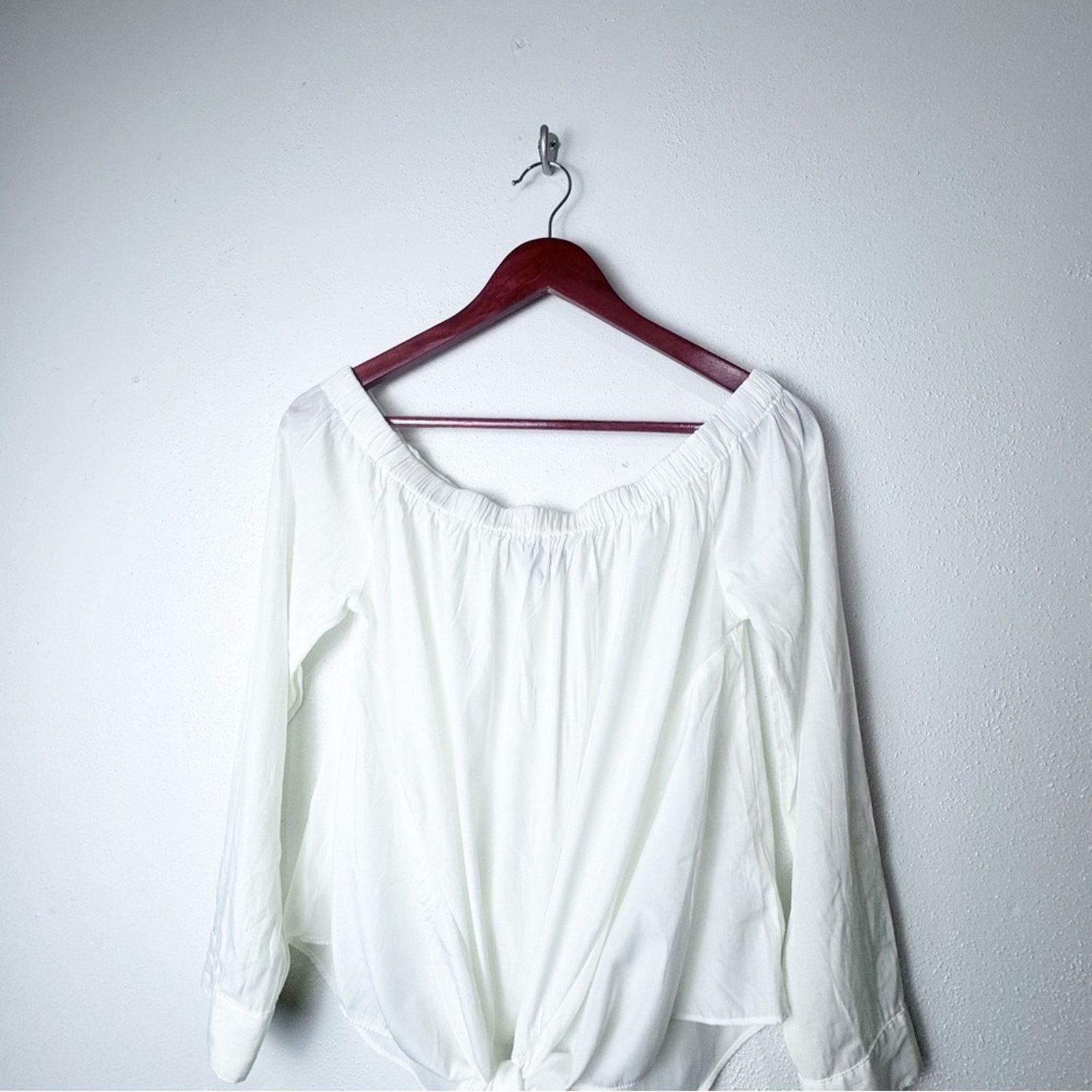 Express Express White Off the Shoulder Front Tie Top Womens Size Med Size M / US 6-8 / IT 42-44 - 2 Thumbnail