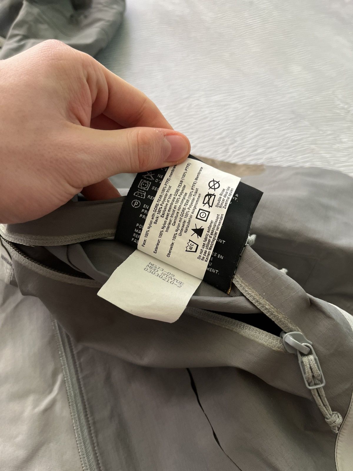 Arc'teryx Vintage 2003 Arc teryx Sidewinder Gore Tex XCR Jacket White Size M / US 6-8 / IT 42-44 - 14 Thumbnail
