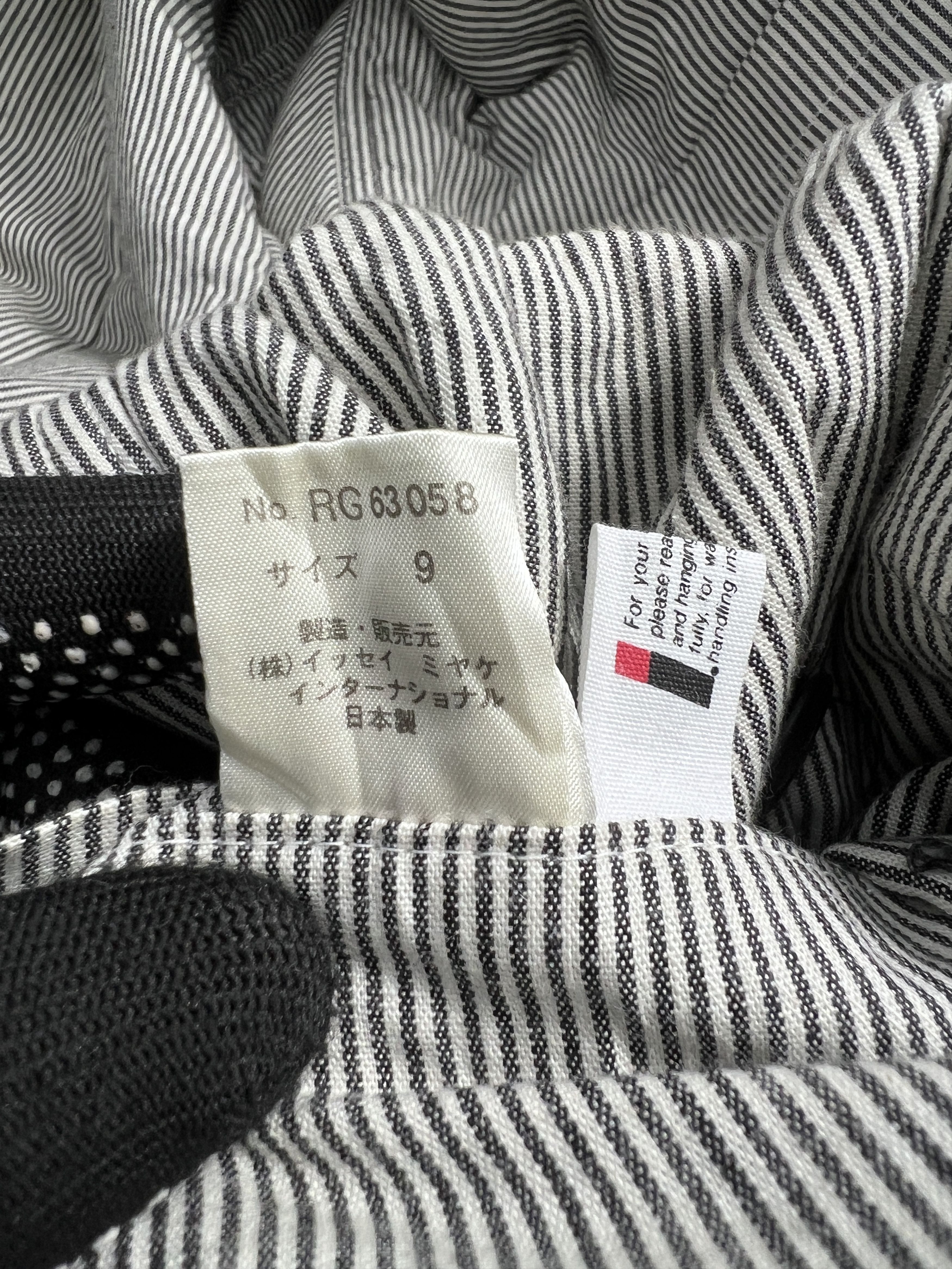 Issey Miyake Vintage ISSEY MIYAKE Lined Denim Hoodie Parka (9) GTMPT714 Size US L / EU 52-54 / 3 - 7 Thumbnail