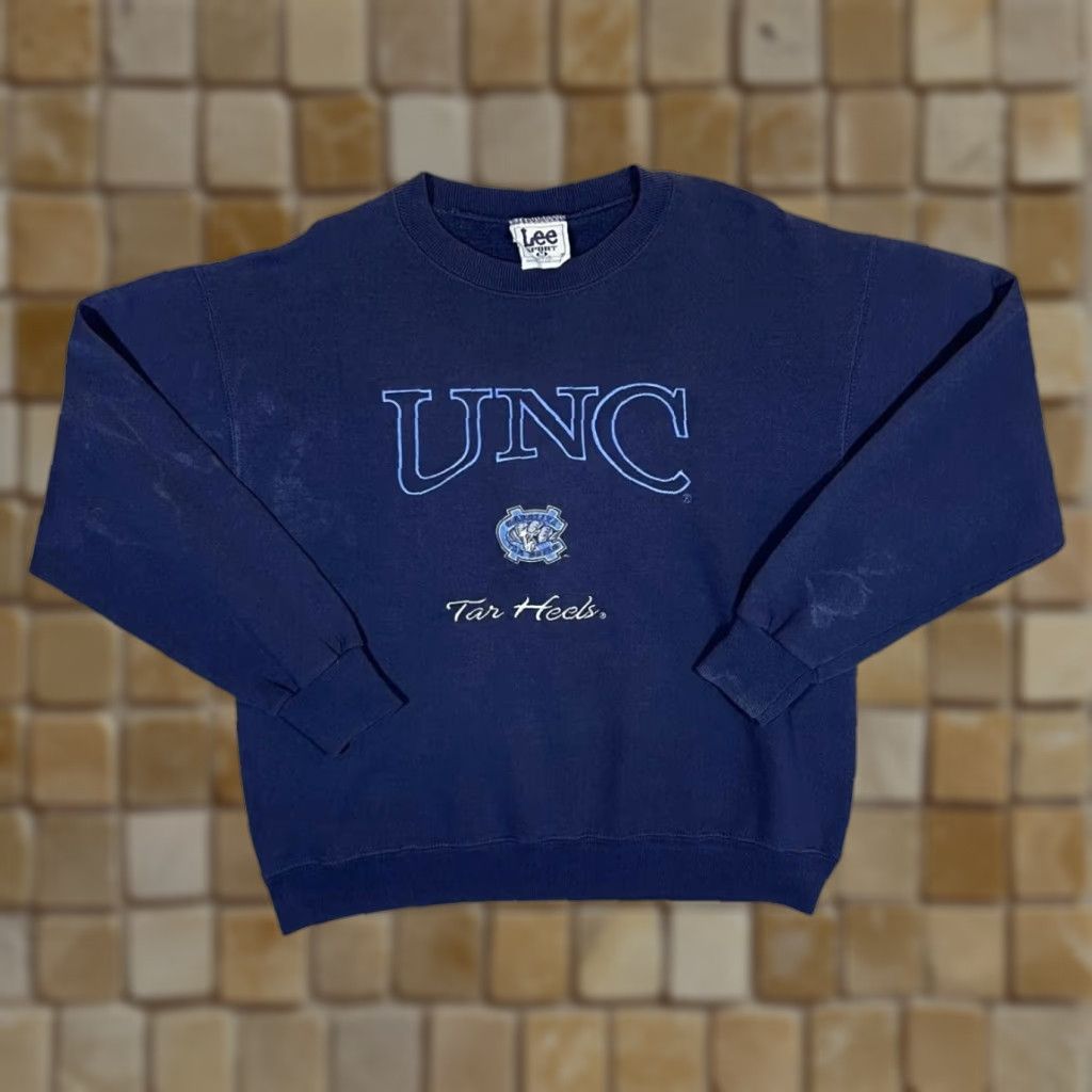 Lee VINTAGE Lee NCAA TAR HEELS North Carolina College Navy Sweatshirt M Navy Embroidered 90s Mens Pullover Sweatshirt Size US M / EU 48-50 / 2 - 1 Thumbnail
