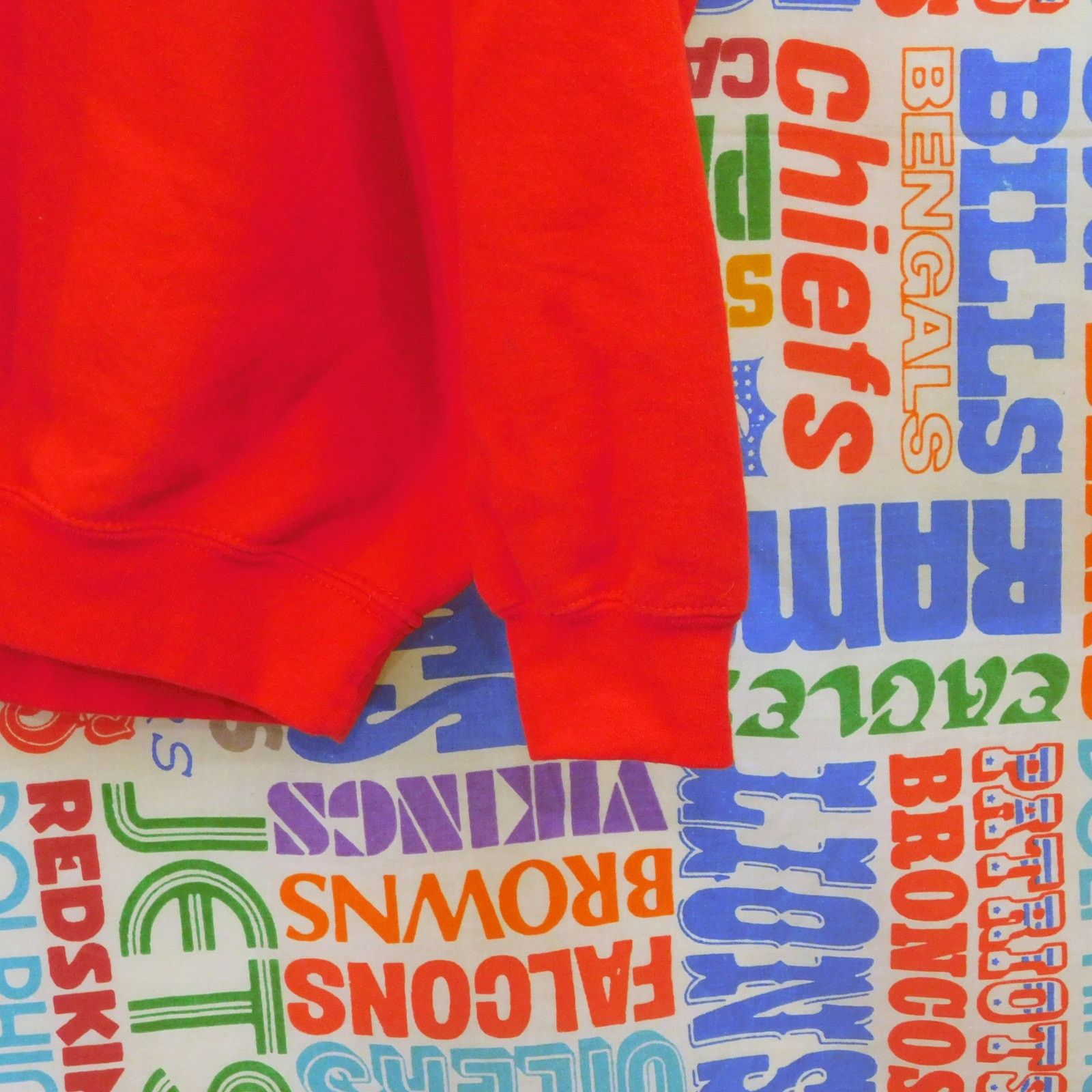 Gildan Staples Crewneck Sweatshirt Size L 90s Office Supply Red Size US L / EU 52-54 / 3 - 4 Thumbnail